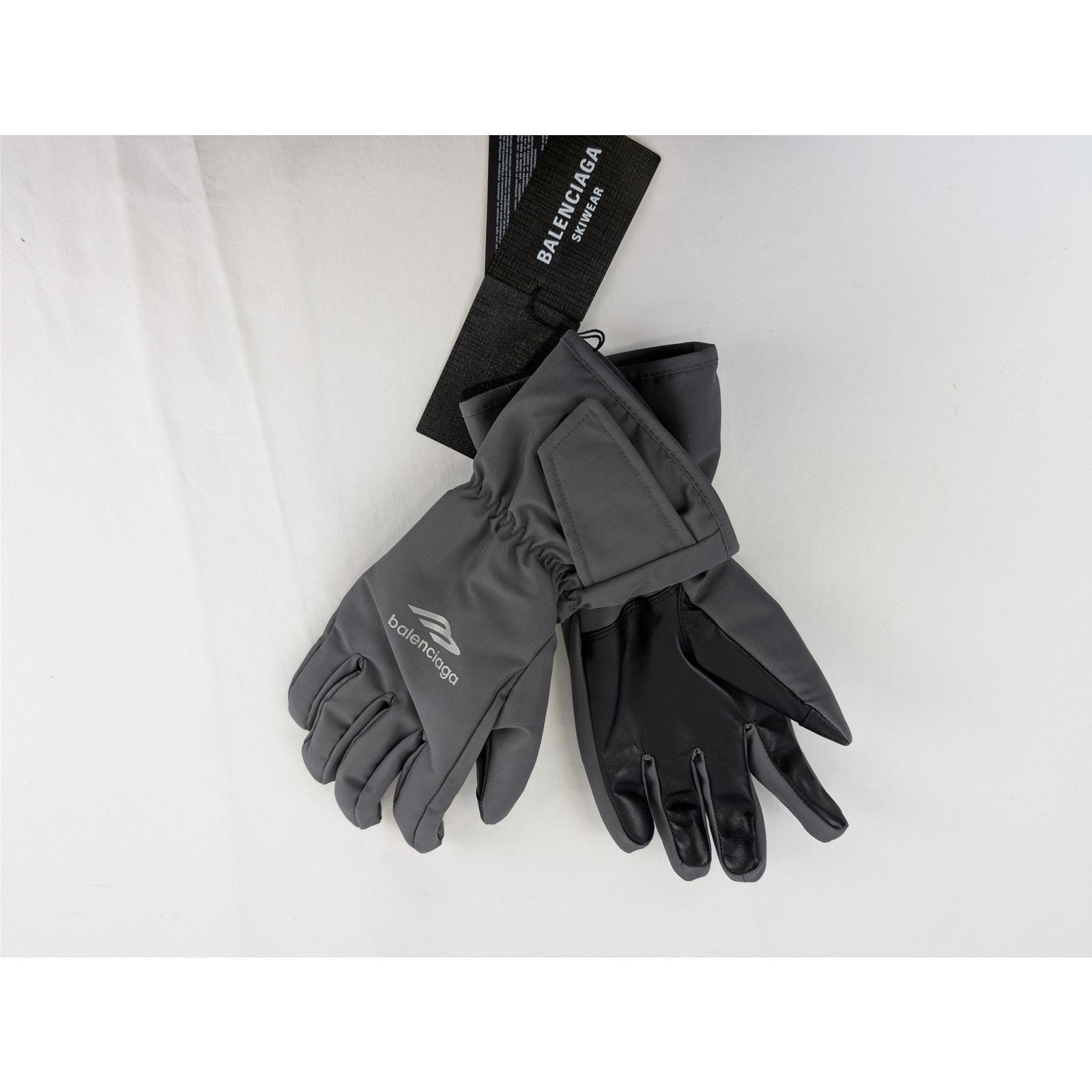 Balenciaga o1rshd1 Size: S / Ripstop Ski Gloves in Dark Grey Size ONE SIZE - 16 Thumbnail