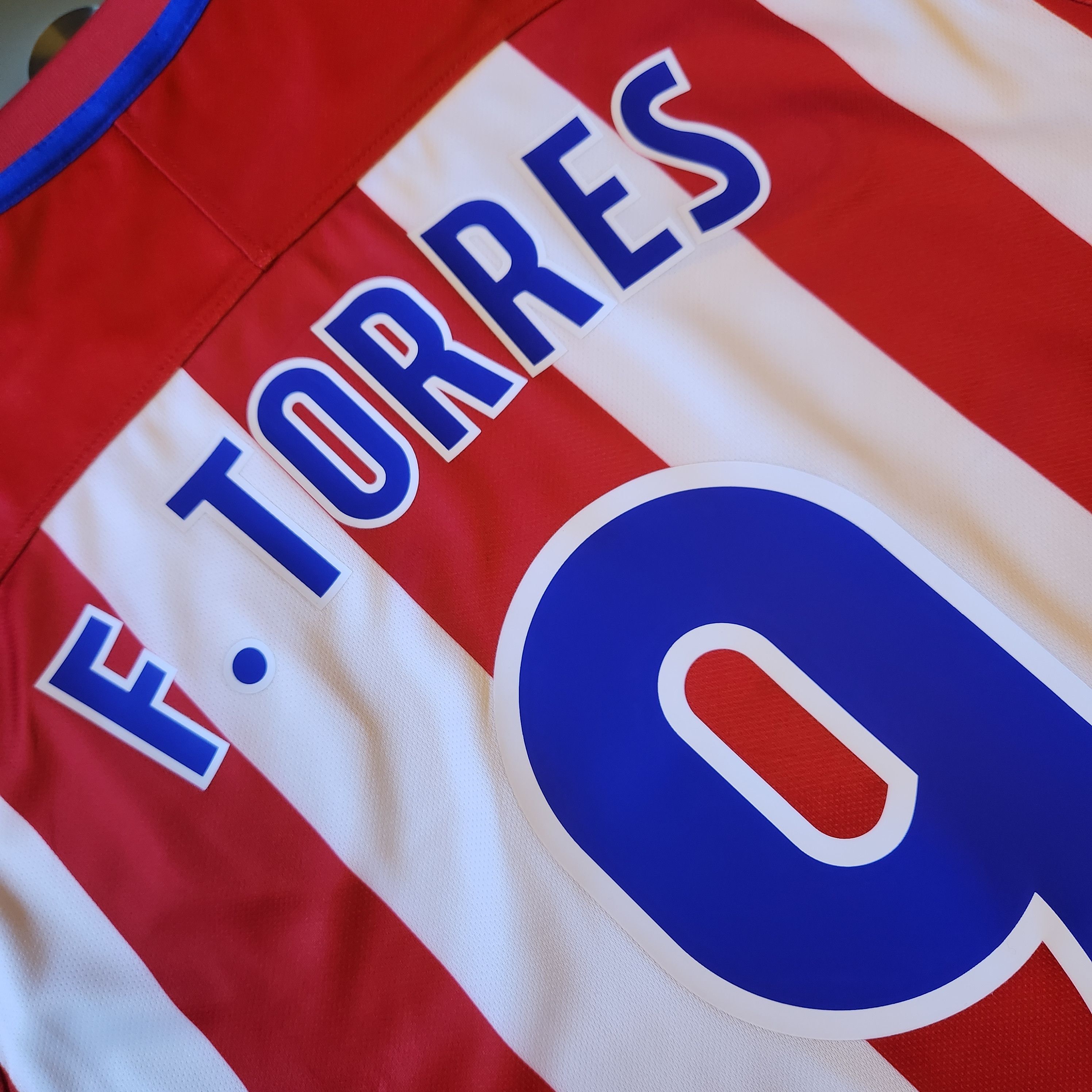 Nike Authentic Atletico Madrid TORRES 2016-2017 16/17 Home Jersey Size US M / EU 48-50 / 2 - 4 Thumbnail