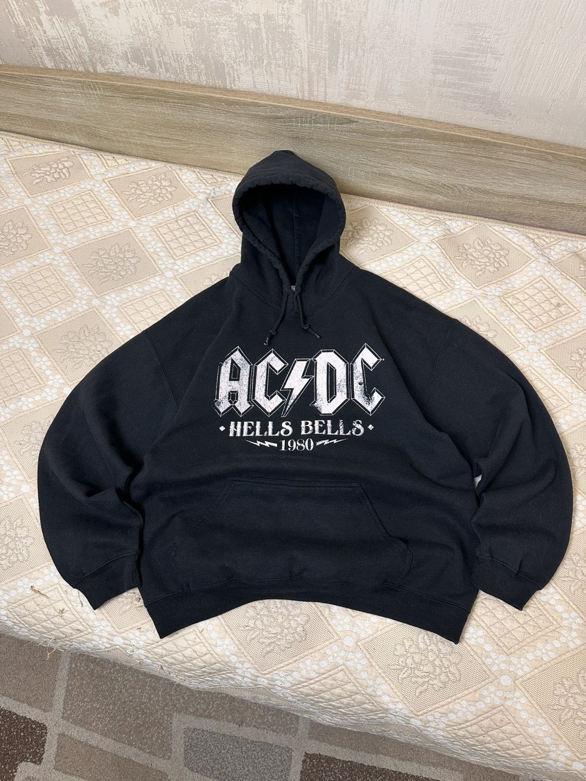 Band Tees 🔥 ACDC Hells Bells Back In Black 1980 Album Rock Band Hoodie Size US L / EU 52-54 / 3 - 2 Thumbnail