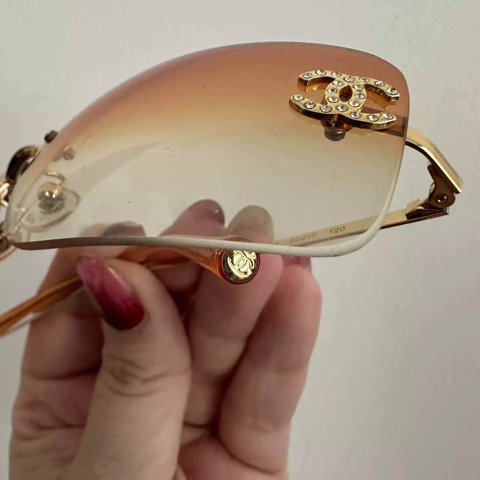 Chanel Chanel Sunglasses 4017-D Rhinestone Logo Rimless Vintage Size ONE SIZE - 4 Thumbnail