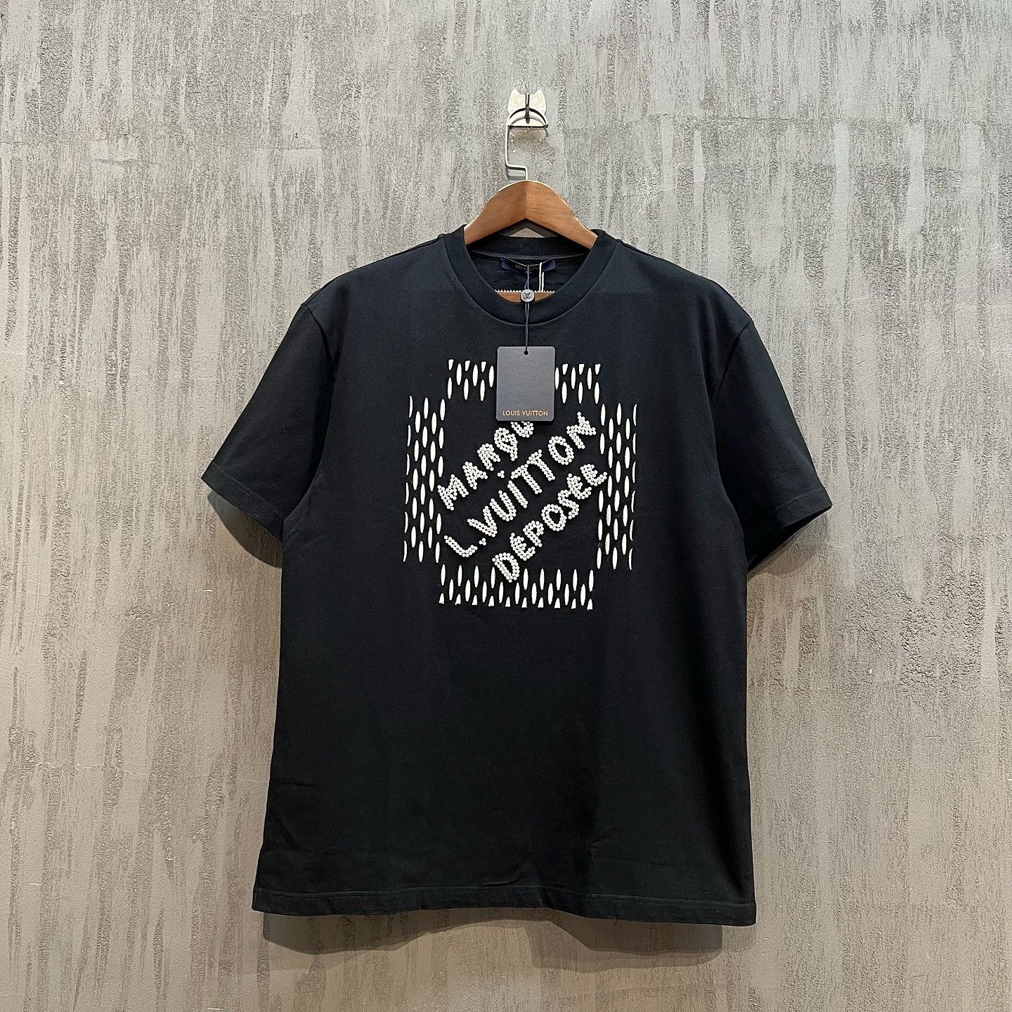Louis Vuitton Louis Vuitton Bead Embroidered Logo T-Shirt Size XL Size US XL / EU 56 / 4 - 1 Thumbnail