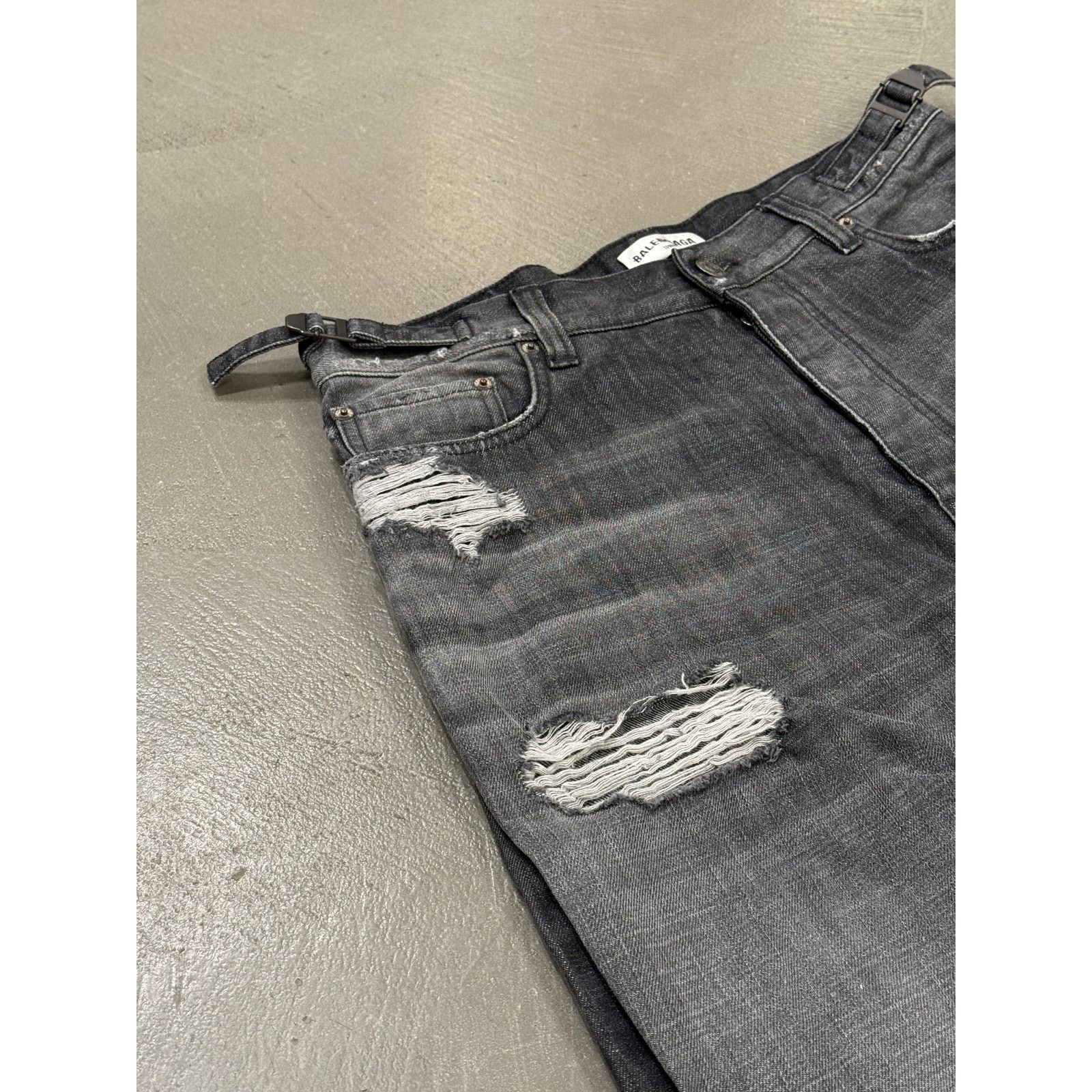 Balenciaga A/W2021 Balenciaga "skater" wide distressed baggy jeans Size 26" / US 2 / IT 38 - 6 Thumbnail