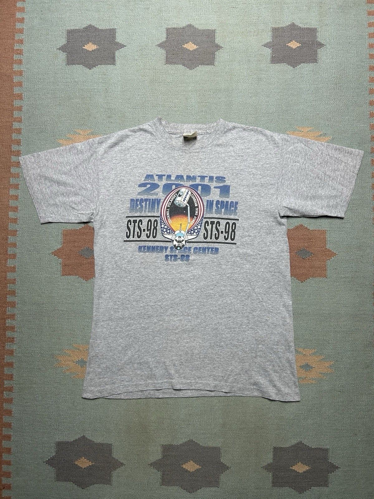 Vintage t shirt Atlantis 2001 space shuttle Kennedy space center L Size US L / EU 52-54 / 3 - 1 Thumbnail