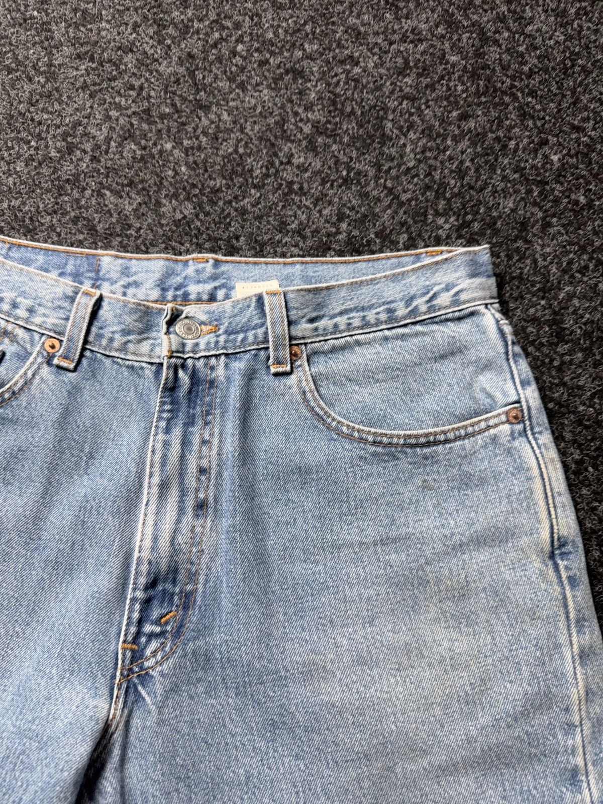 Levi's Vintage Clothing 90s Levi's 550 Distressed Dirty Relaxed Fit USA Retro Jeans Size US 35 - 8 Thumbnail