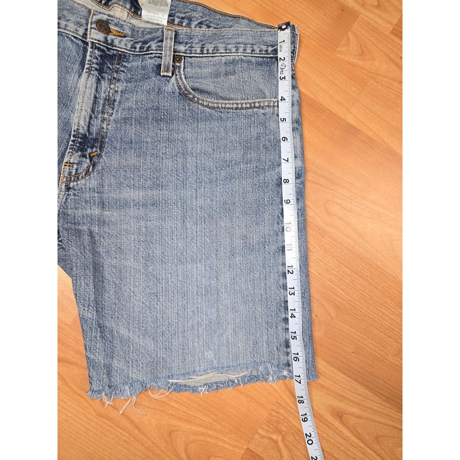 Levi's Levi's 36x30 Jean Shorts Light Wash Denim Cut Off Jorts Size US 36 / EU 52 - 6 Thumbnail