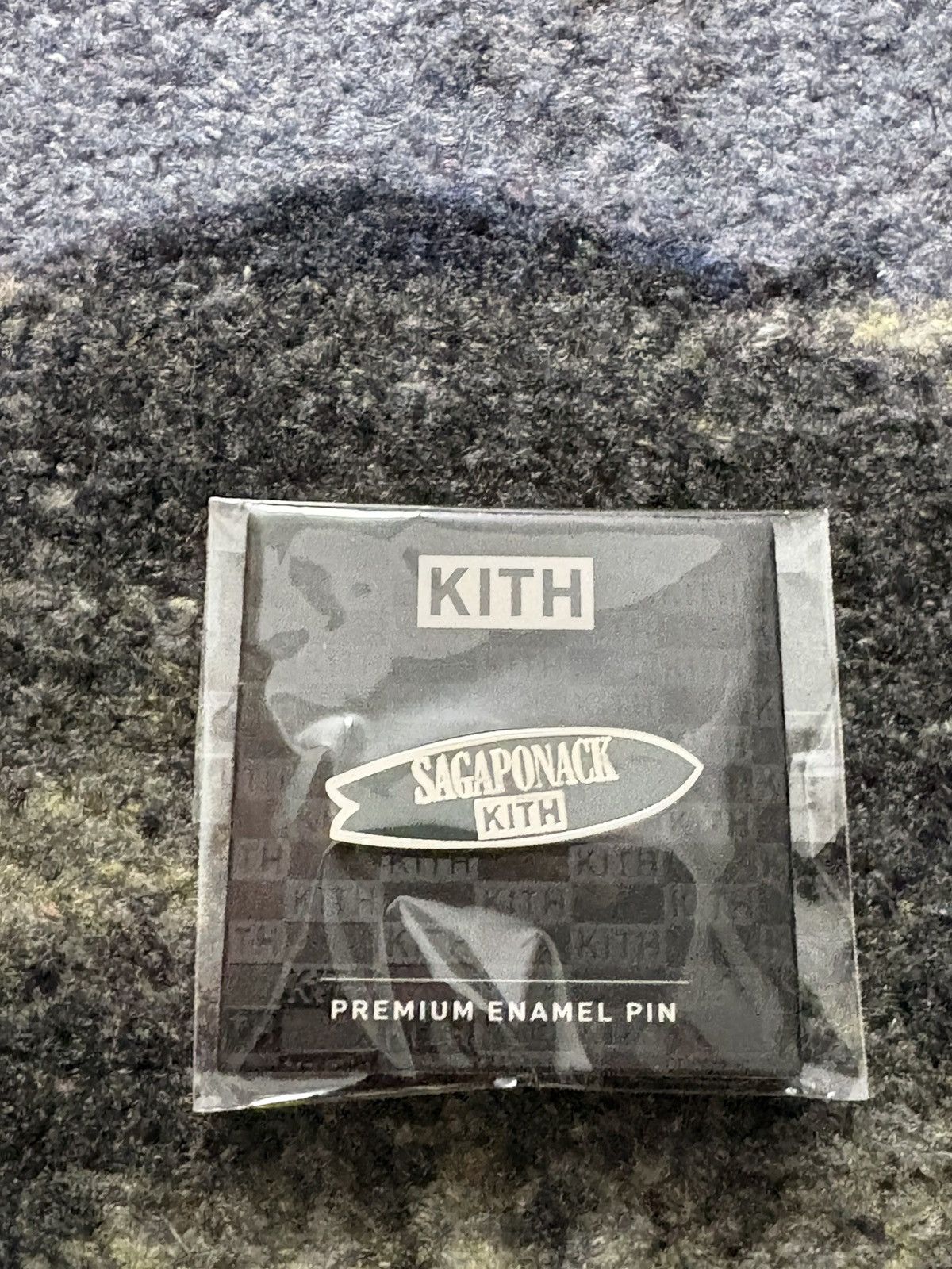 Kith Kith Sagaponack Surfboard Pin Size ONE SIZE - 1 Thumbnail