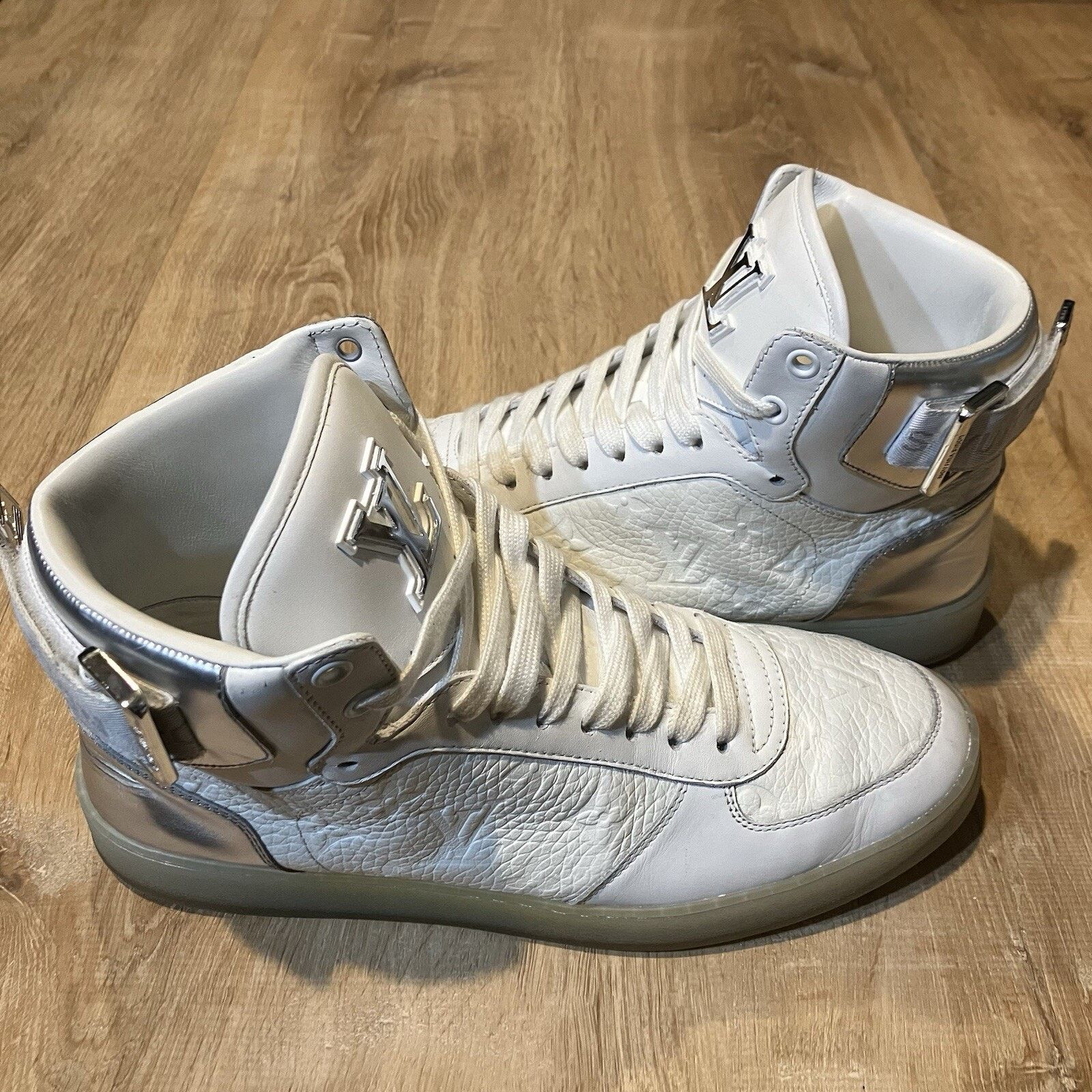 Louis Vuitton Louis Vuitton Rivoli White Silver High Top CLEAN Strap Size US 8 / EU 41 - 6 Thumbnail