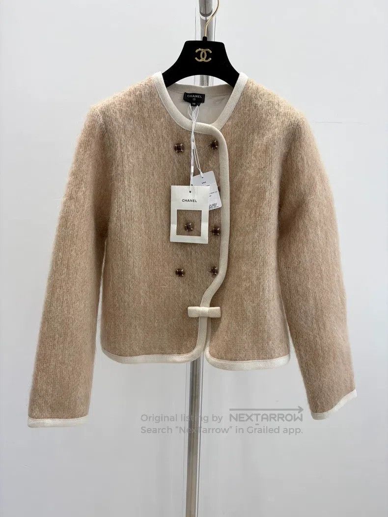 Chanel Chanel Ski series beige jacket Size XS / US 0-2 / IT 36-38 - 1 Thumbnail