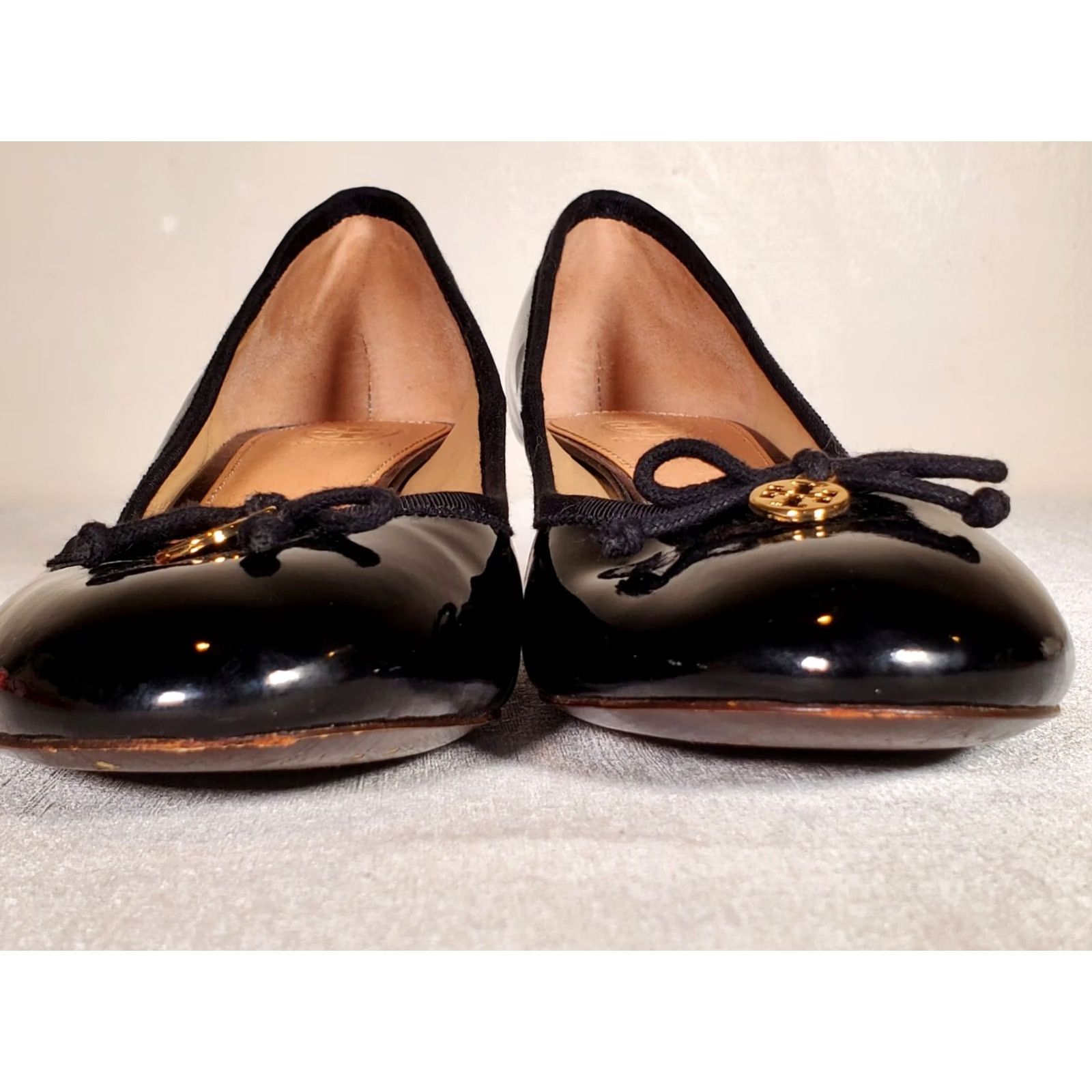 Tory Burch Tory Burch Chelsea Black Patent Leather Wedges Bow Logo Charm Women's US 9.5 M Size US 10 / IT 40 - 7 Thumbnail