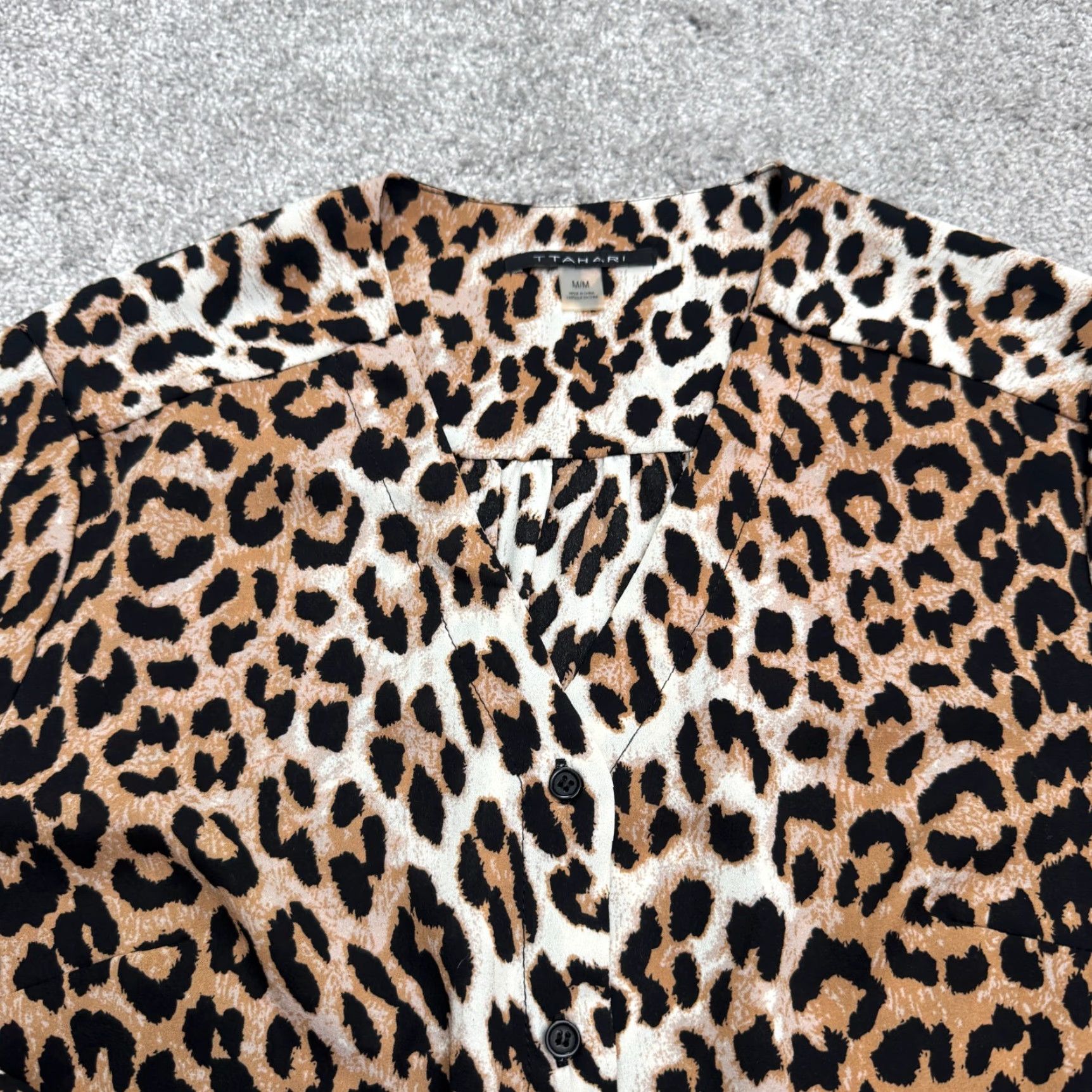 Vintage Tahari Leopard Button Down Blouse Women Medium Brown Collarless Long Sleeve NWOT Size M / US 6-8 / IT 42-44 - 5 Thumbnail