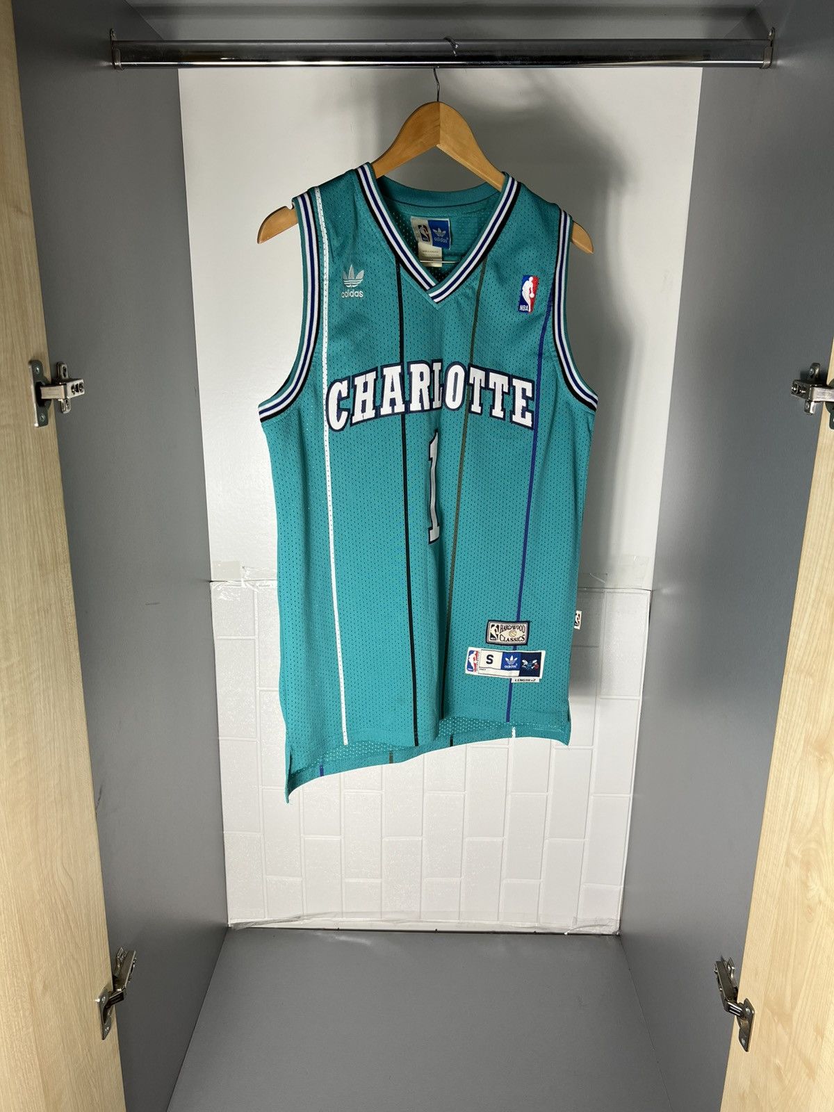 Adidas VINTAGE ADIDAS ORIGINAL CHARLOTTE NBA RETRO JERSEY Y2K 90s Size US S / EU 44-46 / 1 - 4 Thumbnail