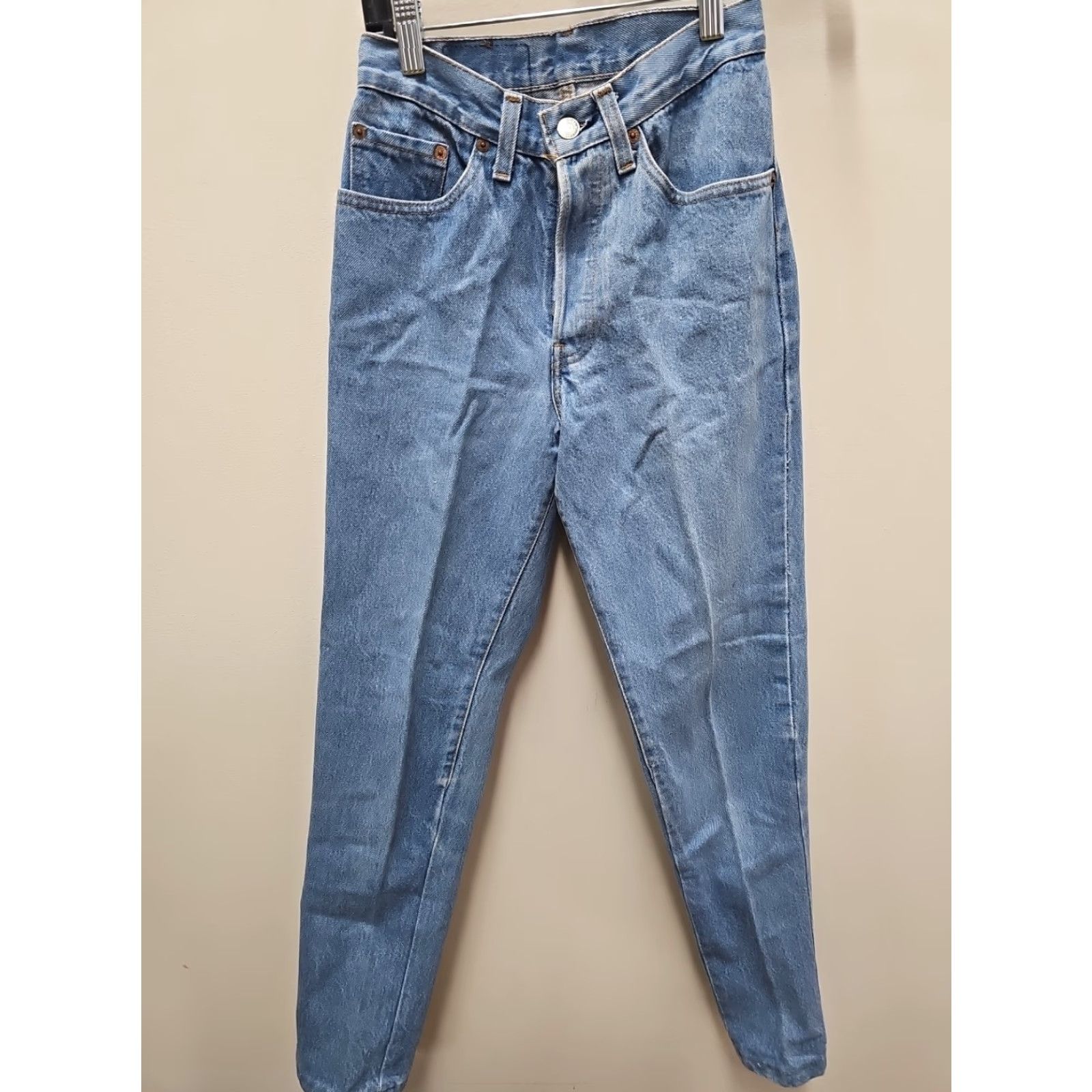 Levi's VINTAGE Levi's 501's Jeans Womens 23x30 ButtonFly Denim Blue 80s Logo Classic Vintage Fashion Streetwear Western Rugged Wear Casual Workwear Women Size 40" / US 18 - 2 Thumbnail