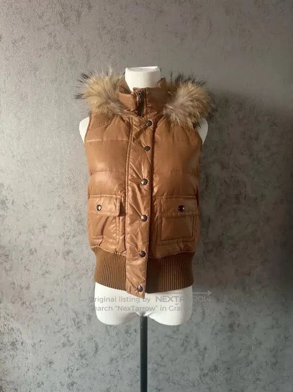 Burberry Burberry Women's Khaki Puffer Vest with Fur Hood. Size M / US 6-8 / IT 42-44 - 2 Thumbnail