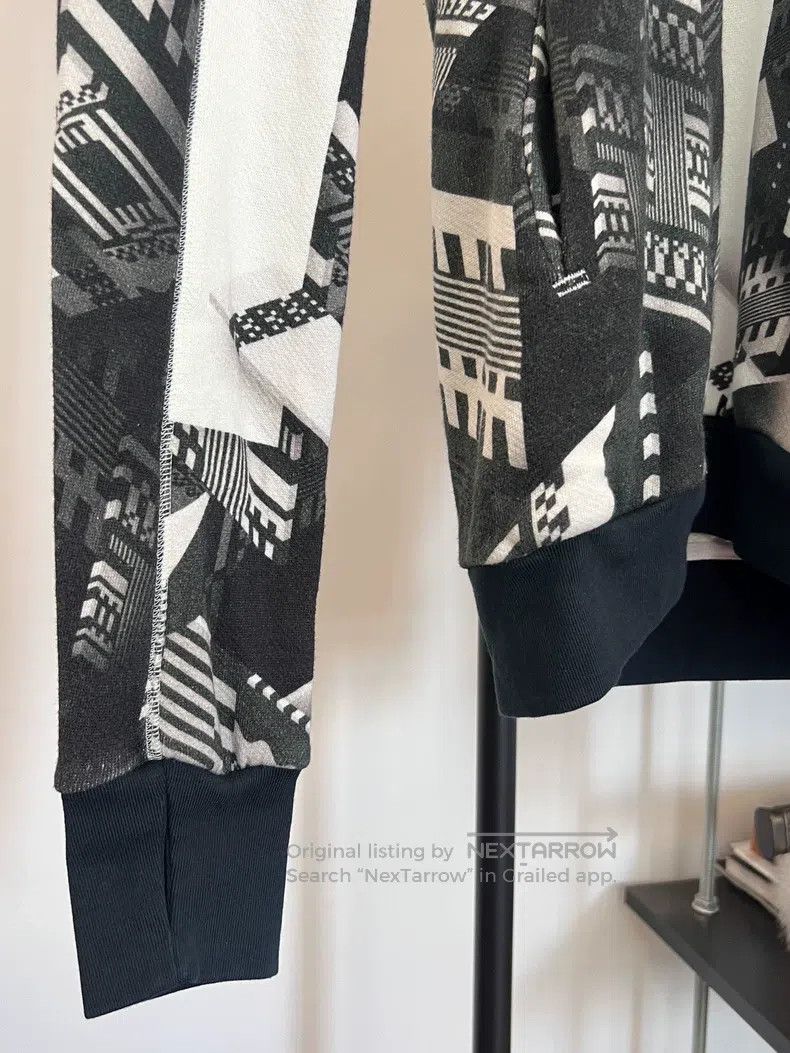 Boris Bidjan Saberi Boris Bidjan Saberi Cotton slogan geometric irregular prin Size US S / EU 44-46 / 1 - 6 Thumbnail