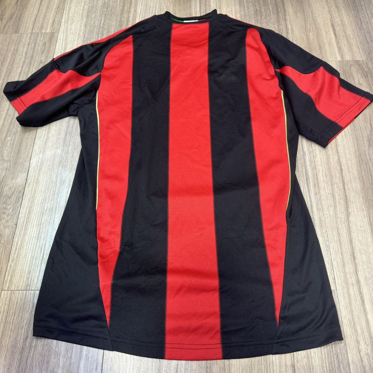 Adidas × Signatures AC Milan 11/12 home shirt Massaro signed shirt Size US S / EU 44-46 / 1 - 2 Thumbnail