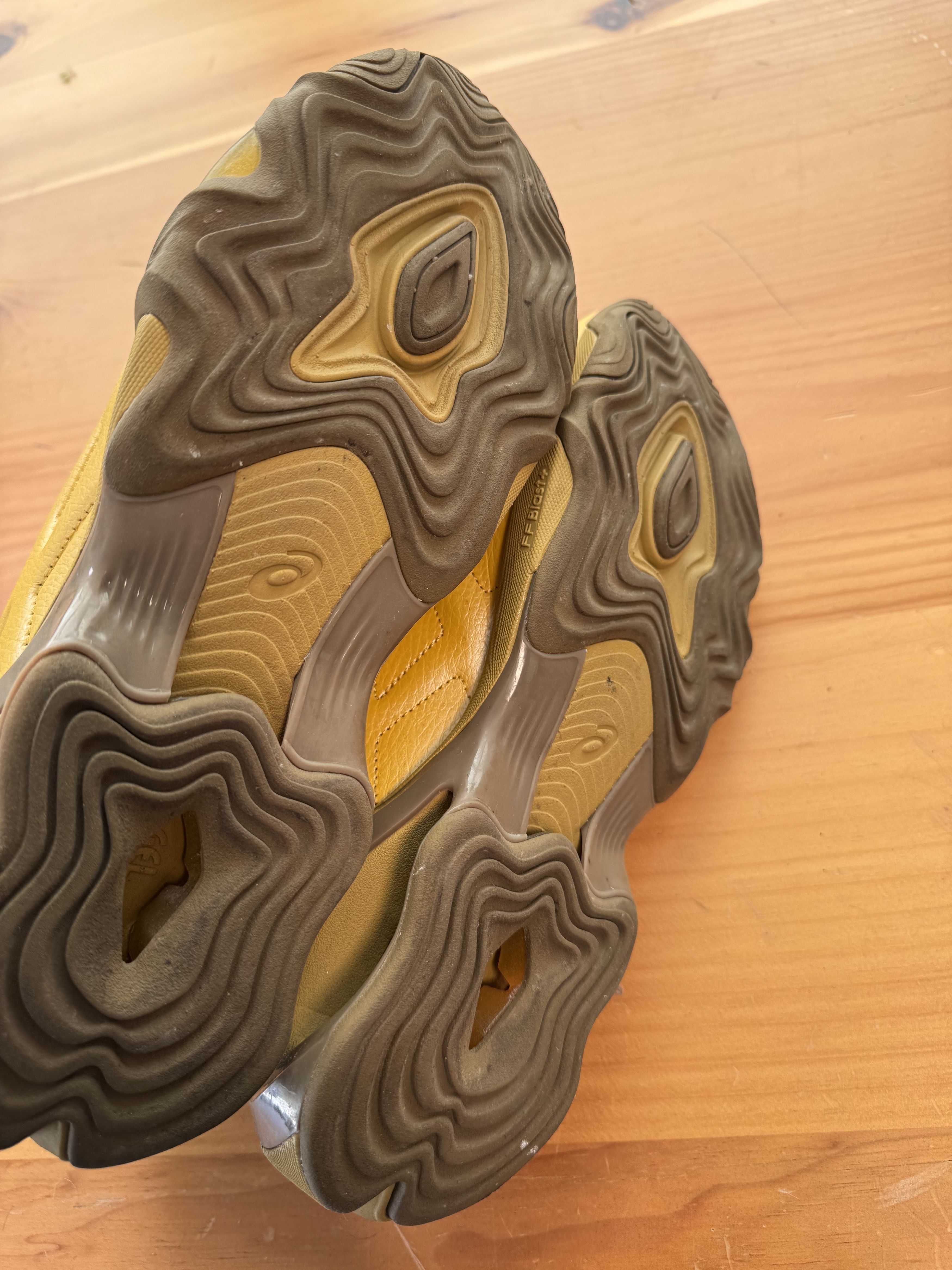 Asics × Kiko Kostadinov ‘Medallion Yellow’ Novalis Gel-Teremoa Size US 9 / EU 42 - 9 Thumbnail
