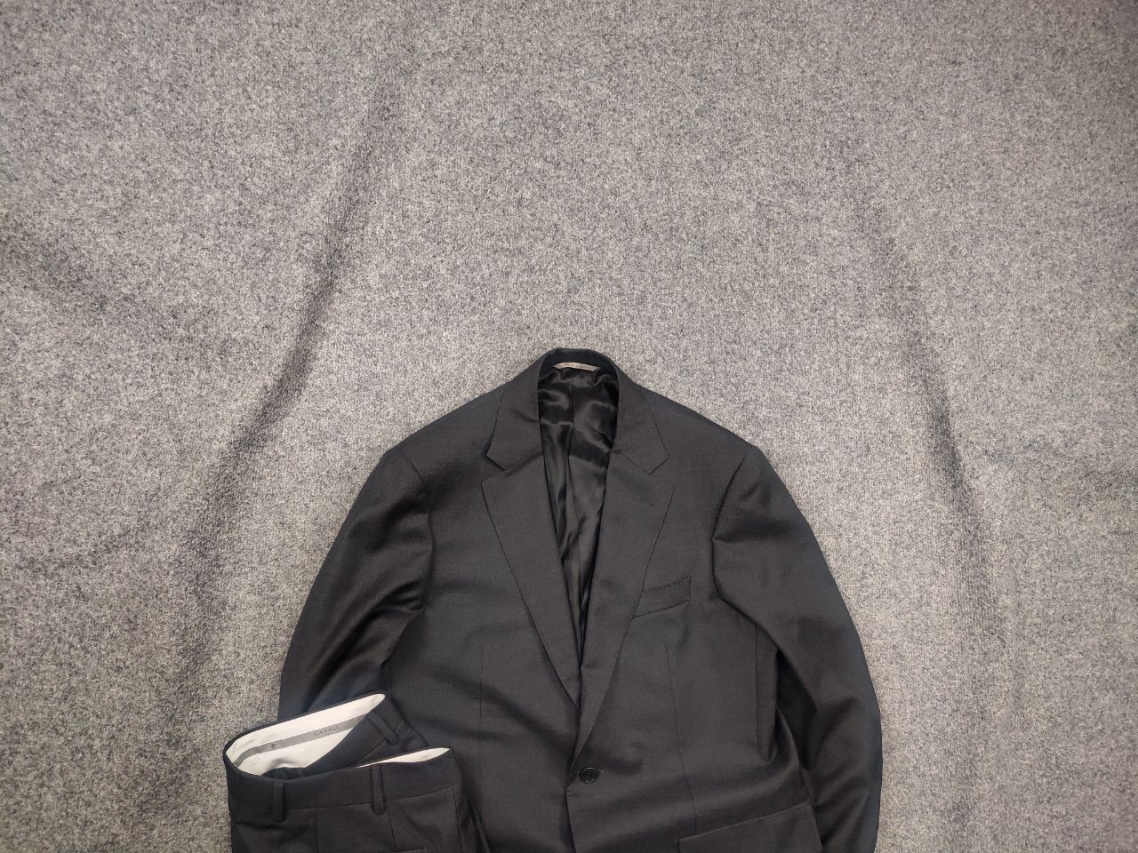 Canali Italy Design 2 button Business Classic Suit Gray wool