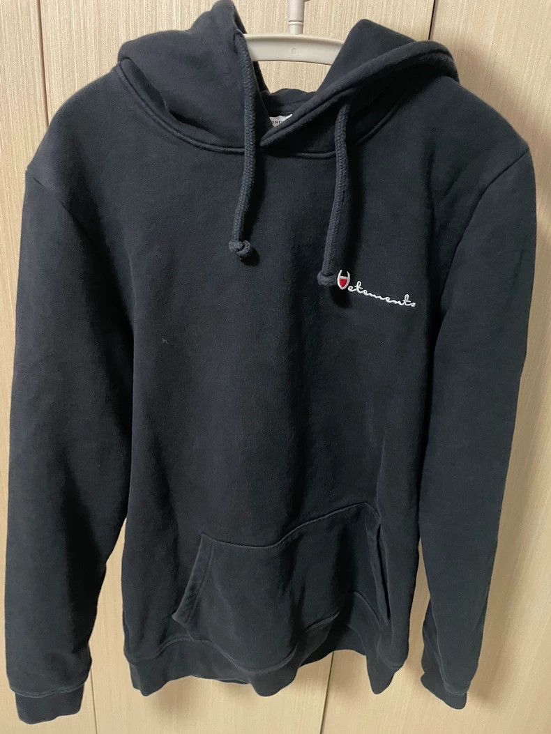 Vetements Vetements First generation embroidered Logo hoodie Size US M / EU 48-50 / 2 - 1 Thumbnail