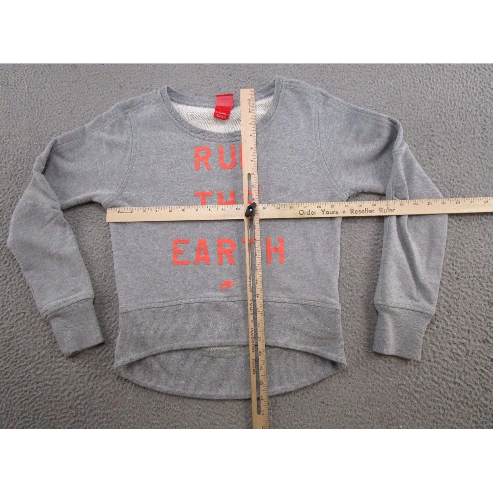 Nike Nike Run The Earth Sweatshirt Womens XS Gray Long Sleeve Pullover Shirt Logo Activewear 90s? Size XS / US 0-2 / IT 36-38 - 5 Thumbnail