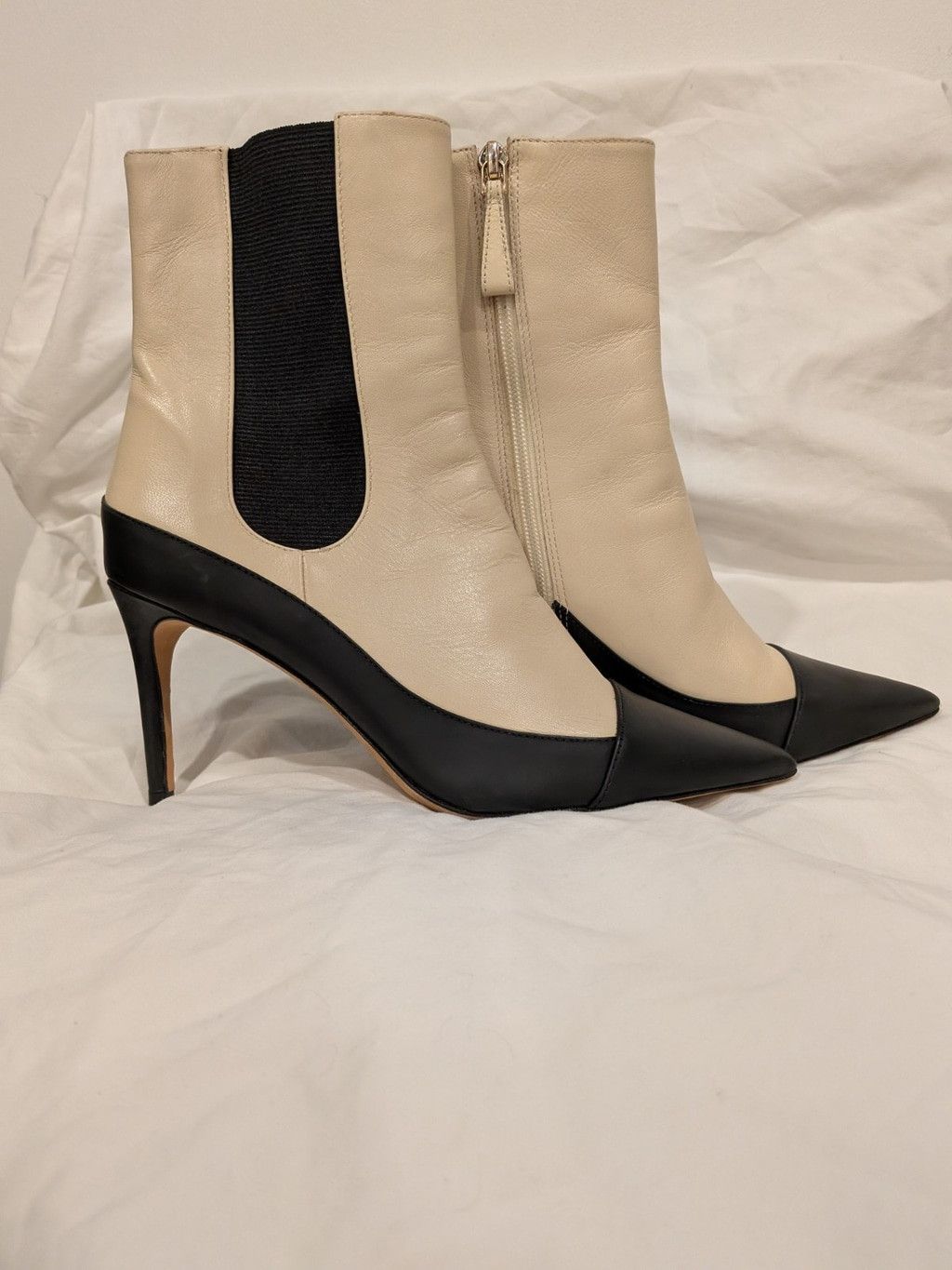 Alexandre Birman Alexandre Birman Two Tone Leather Booties NWOB Size US 7.5 / IT 37.5 - 7 Thumbnail