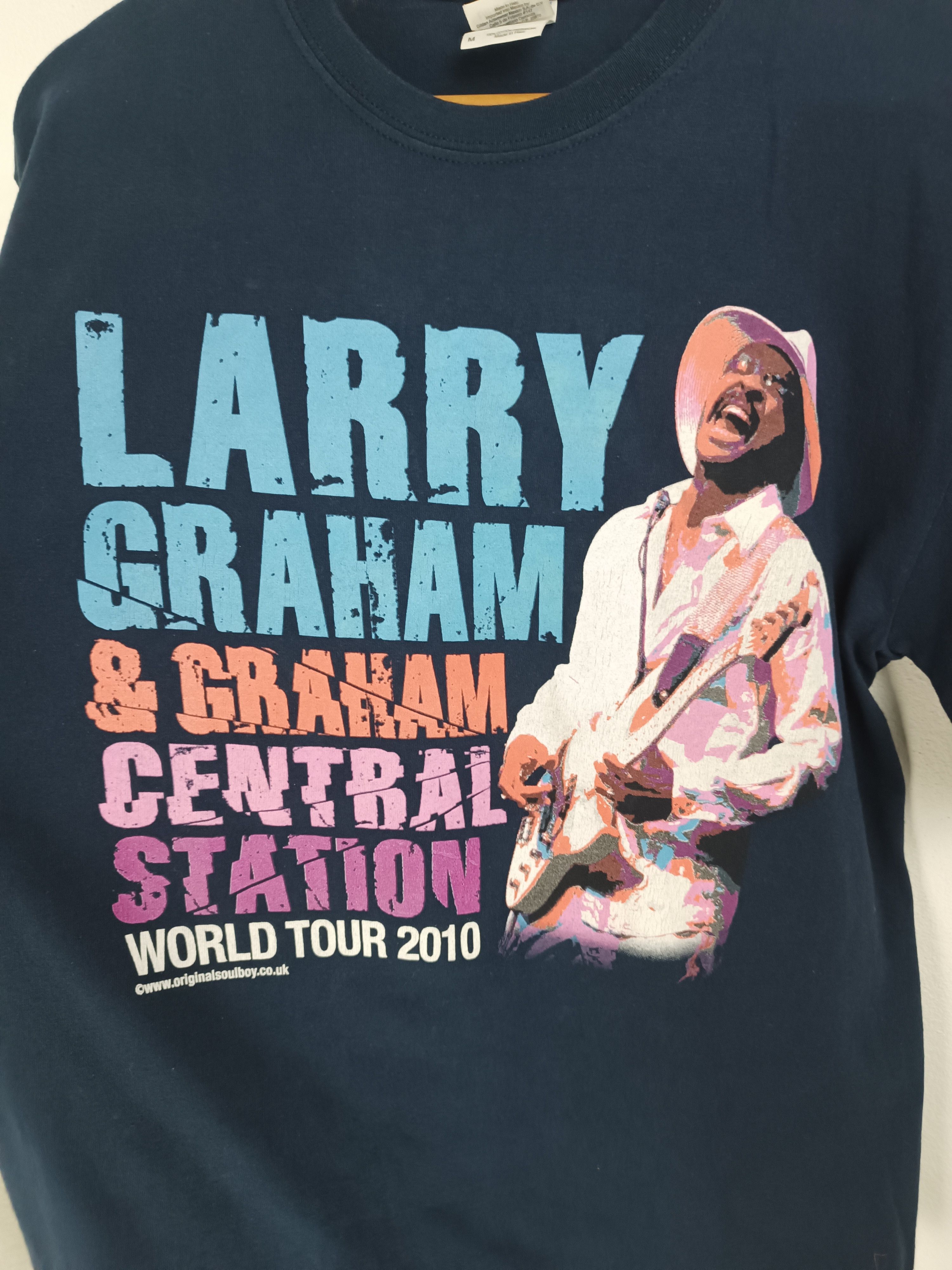 Band Tees VINTAGE 2010 LARRY GRAHAM WORLD TOUR SOUL FUNK aretha prince Size US M / EU 48-50 / 2 - 11 Thumbnail