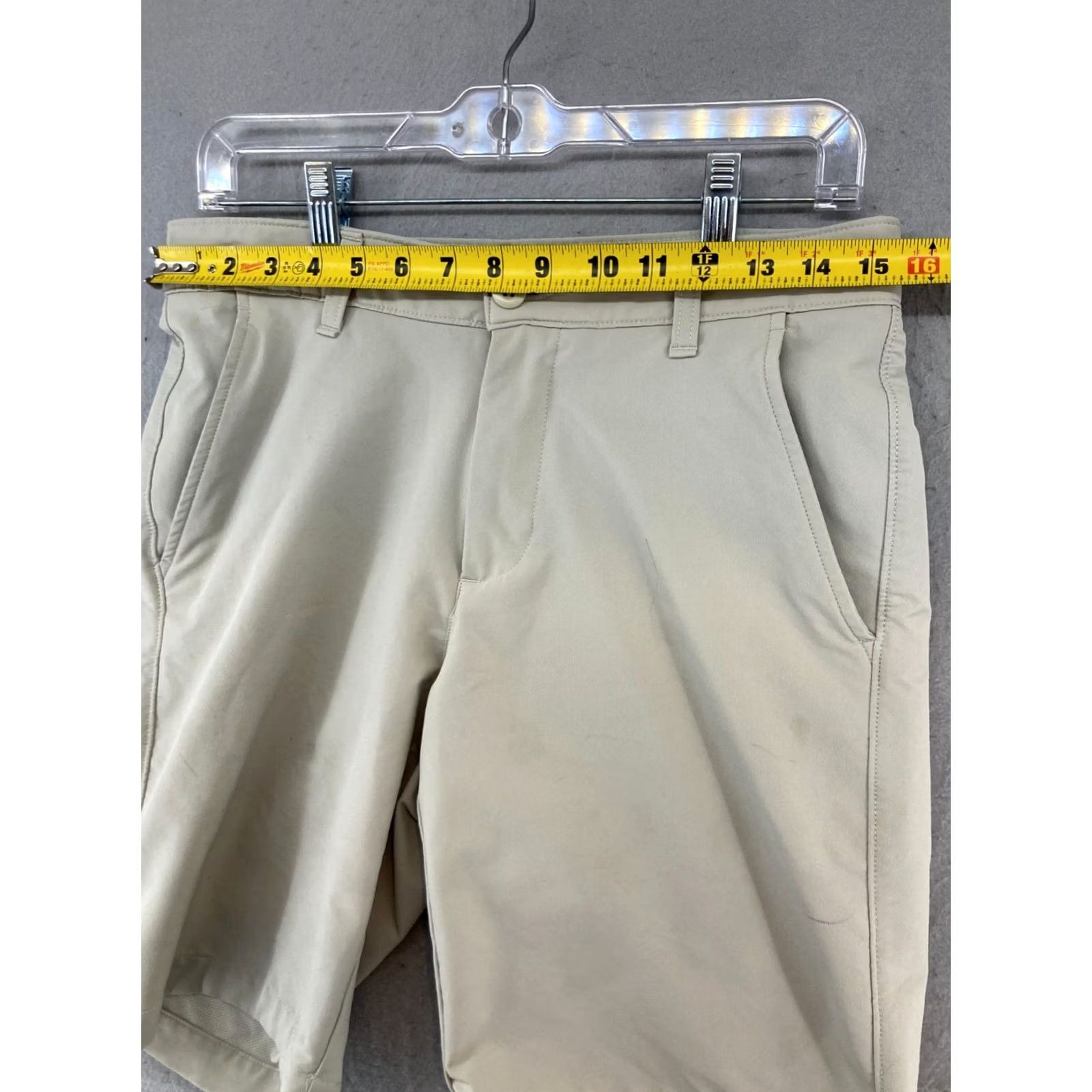 Under Armour Under Armour Shorts 30 Beige Outdoor Relaxed Size US 30 / EU 46 - 2 Thumbnail