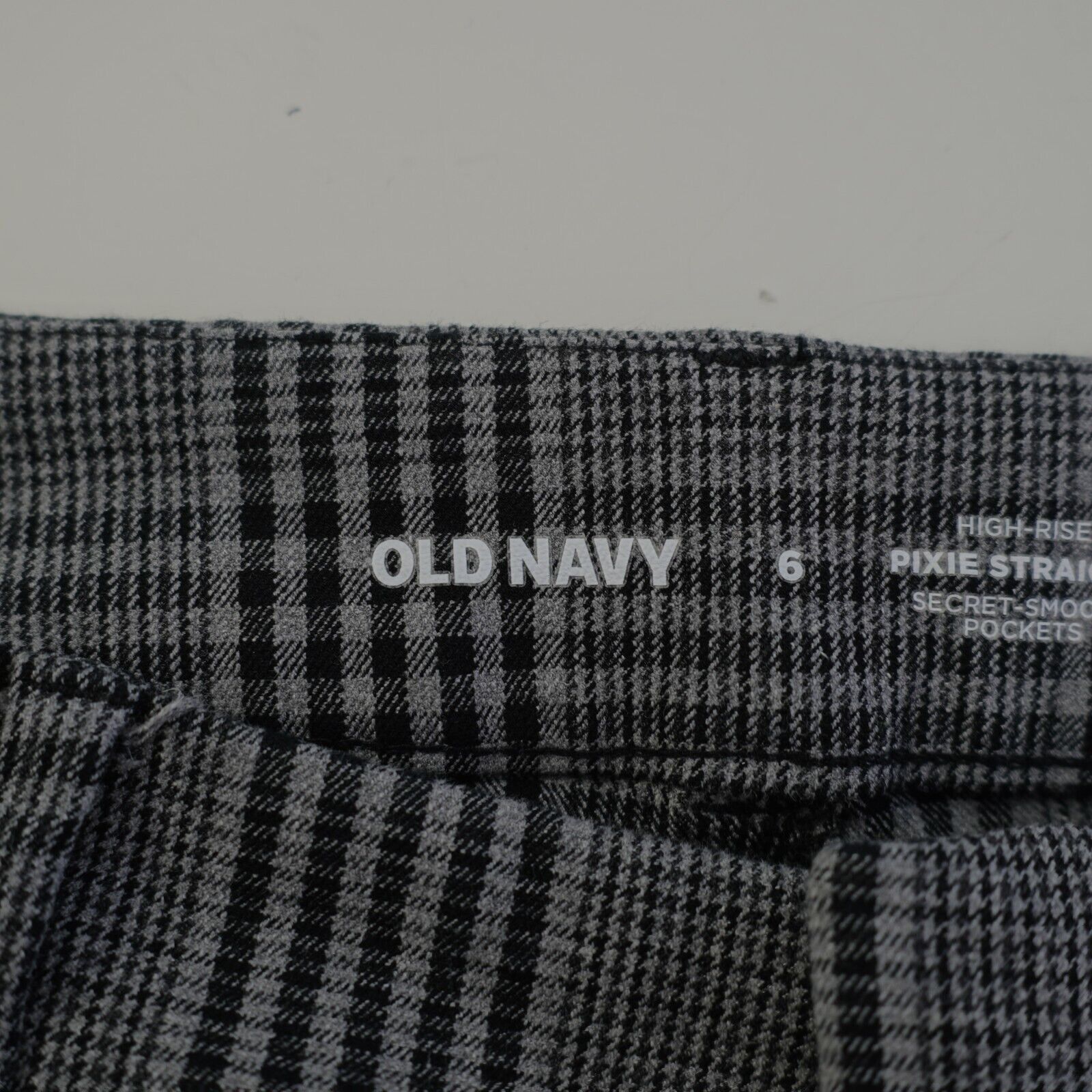 Old Navy Old Navy Pixie Straight Secret Smooth Pockets Gray Plaid Dre Size 28" / US 6 / IT 42 - 4 Thumbnail