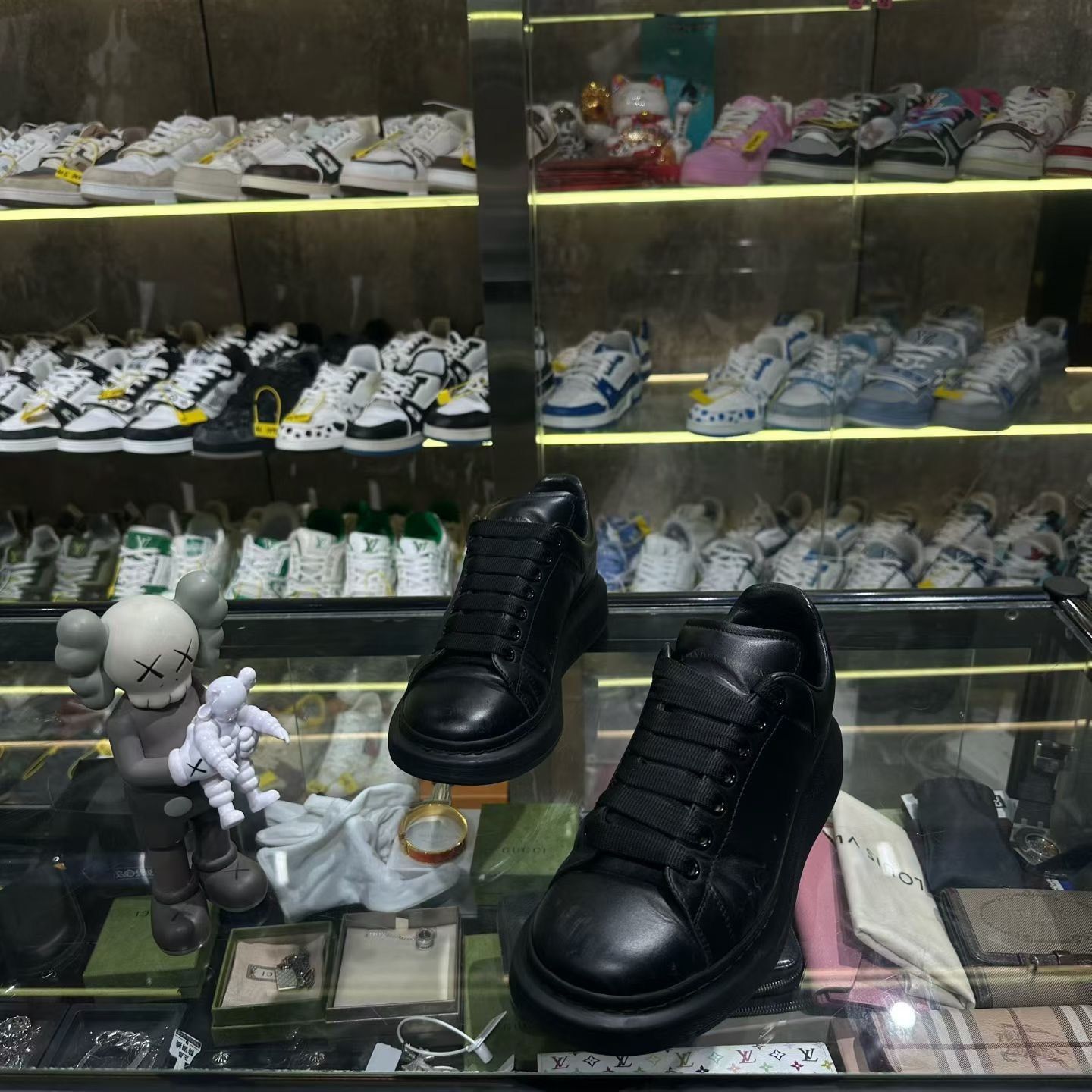 Alexander McQueen Alexander McQueen Black Lowtop Sneakers us_10 Women Size US 10 / IT 40 - 1 Thumbnail