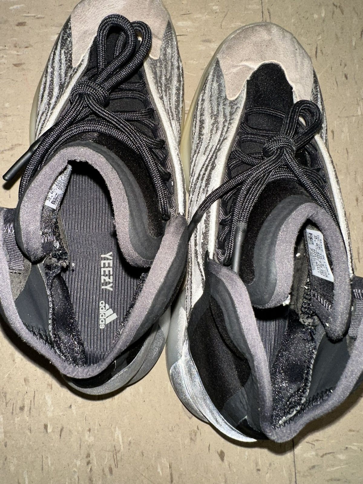 Adidas Yeezy Quantum Size US 9 / EU 42 - 5 Thumbnail