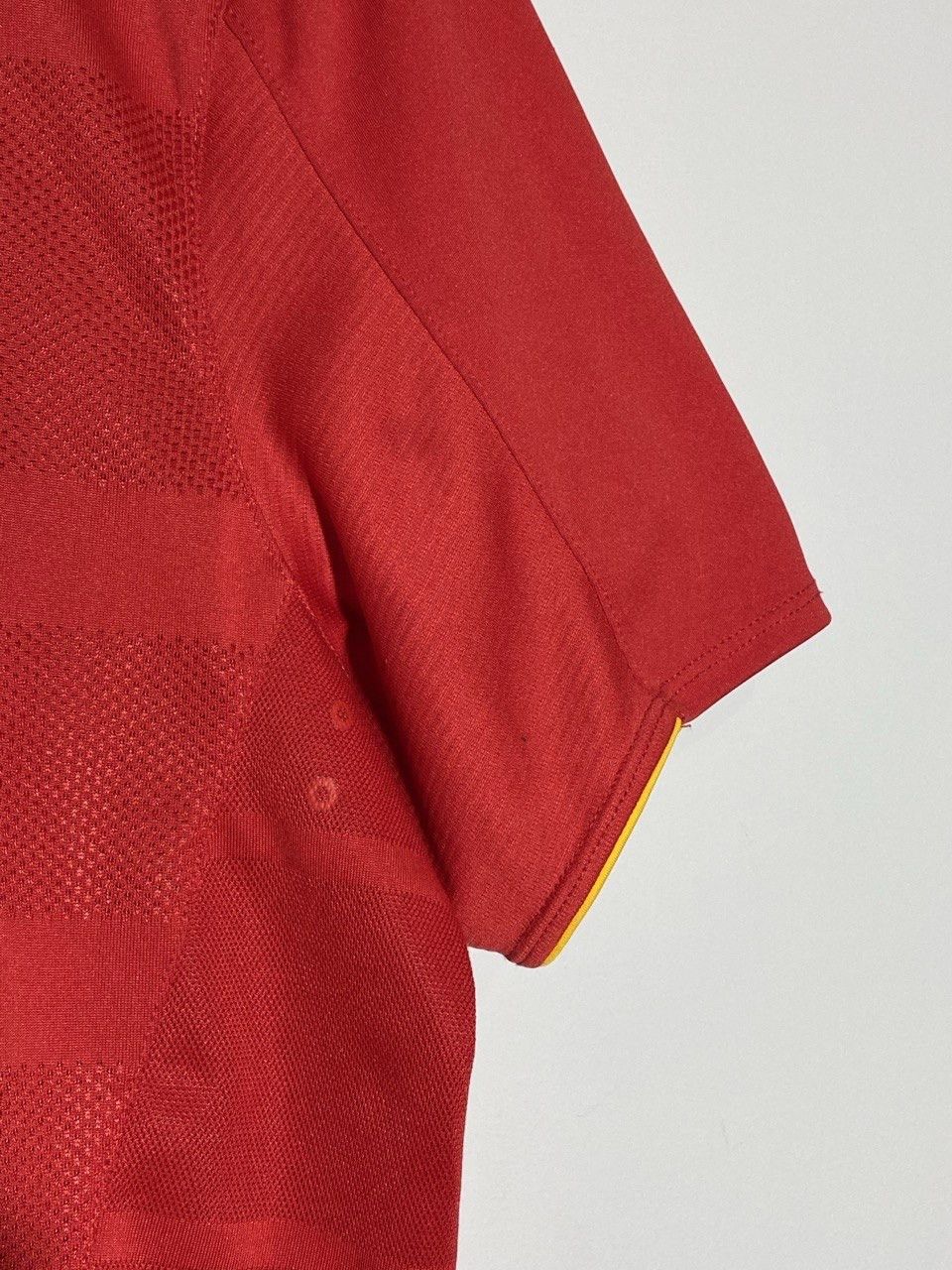 New Balance New Balance Liverpool FC 2016/17 Home Football Shirt Jersey Size US M / EU 48-50 / 2 - 7 Thumbnail