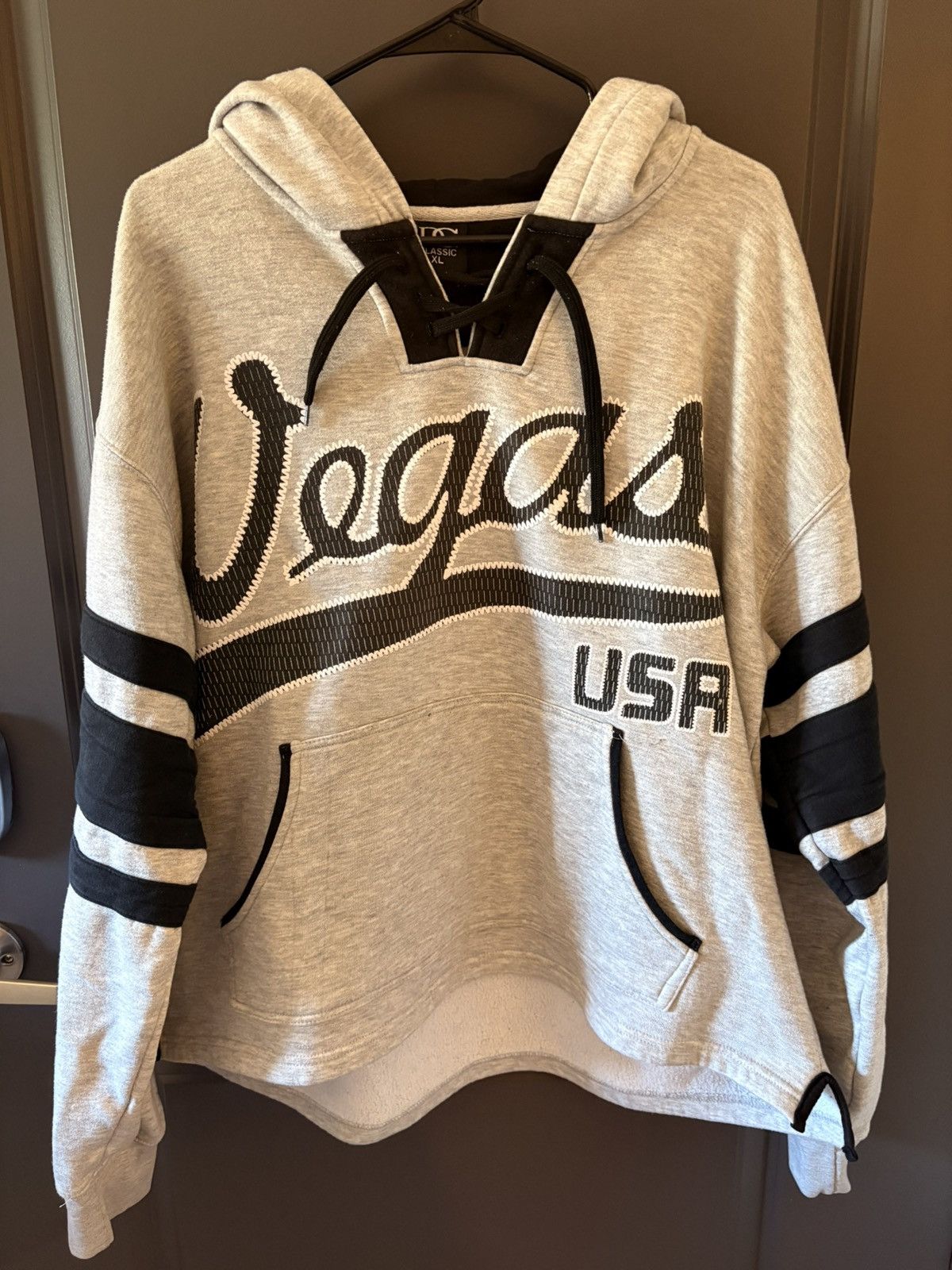 DC XL DC Vegas hoodie Size US XL / EU 56 / 4 - 1 Thumbnail