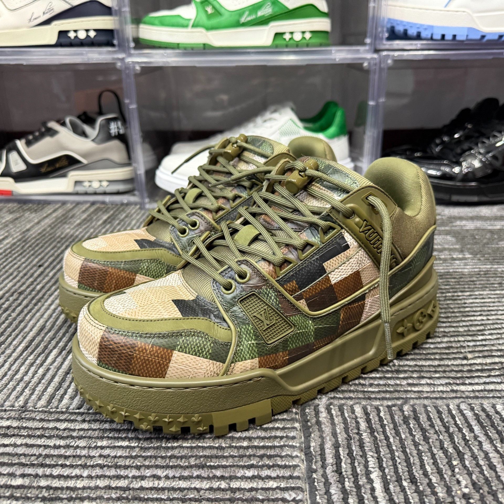 Louis Vuitton Louis Vuitton Collab Camo Lowtop Sneakers 6 Men Size US 6 / EU 39 - 1 Thumbnail