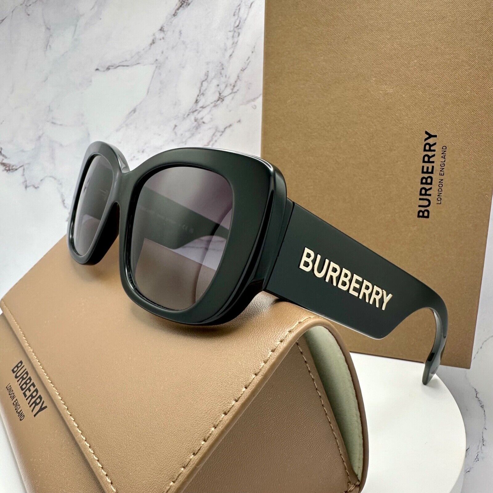 Burberry Burberry Sunglasses Black Acetate Gold Metal Logo Oversized Size ONE SIZE - 23 Thumbnail