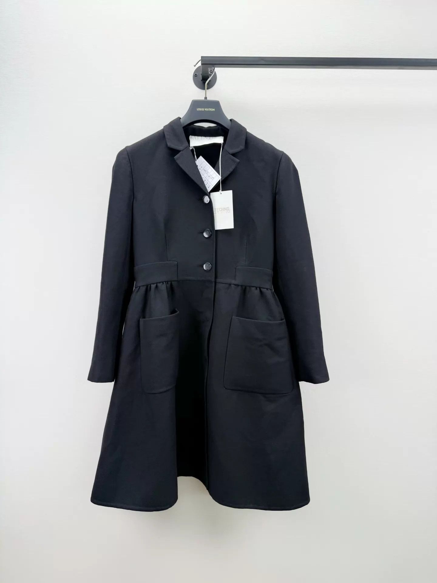 Valentino Valentino New With Tags Coat Size 8, Bust 92, Length 98 Size M / US 6-8 / IT 42-44 - 1 Thumbnail