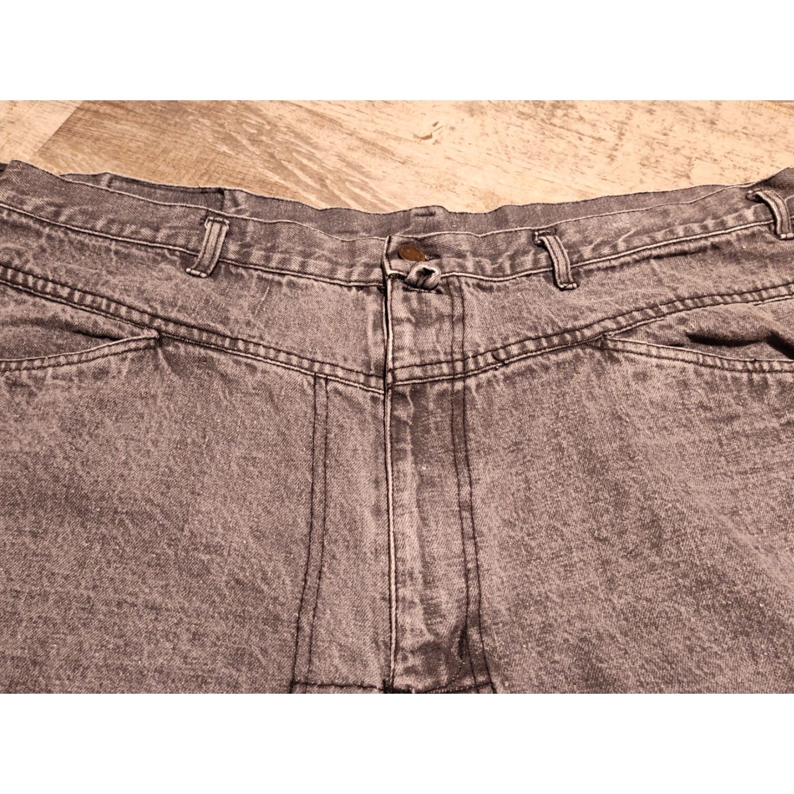 YOKE VINTAGE Grade A Jeans Men's Shorts Faded Black Denim Relaxed Fit 46 in 8-Inch Inseam Yoke 80s 90s Casual Workwear Size US 30 / EU 46 - 4 Thumbnail