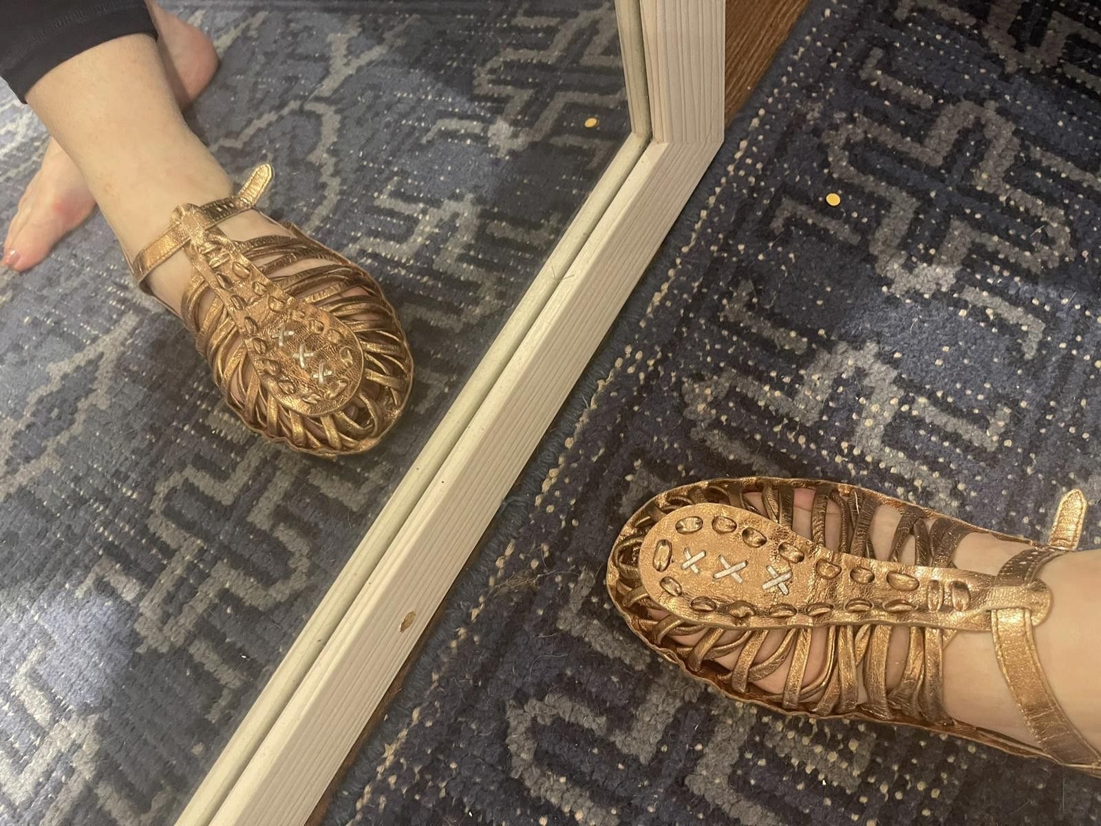 Designer Laceys Gold Gladiator Sandles Size US 8 / IT 38 - 5 Thumbnail