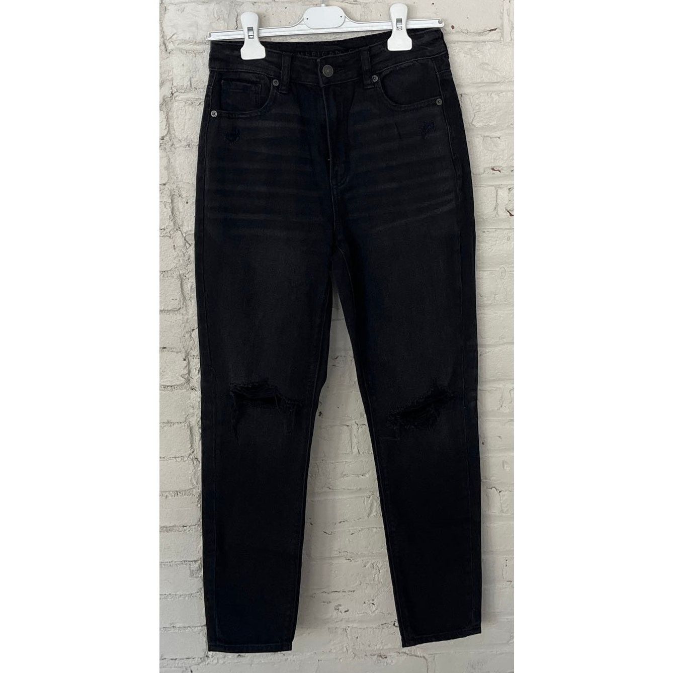 American Eagle Outfitters NWOT American Eagle Mom Jean - Size 0 Size 25" / US 0 / IT 36 - 1 Thumbnail