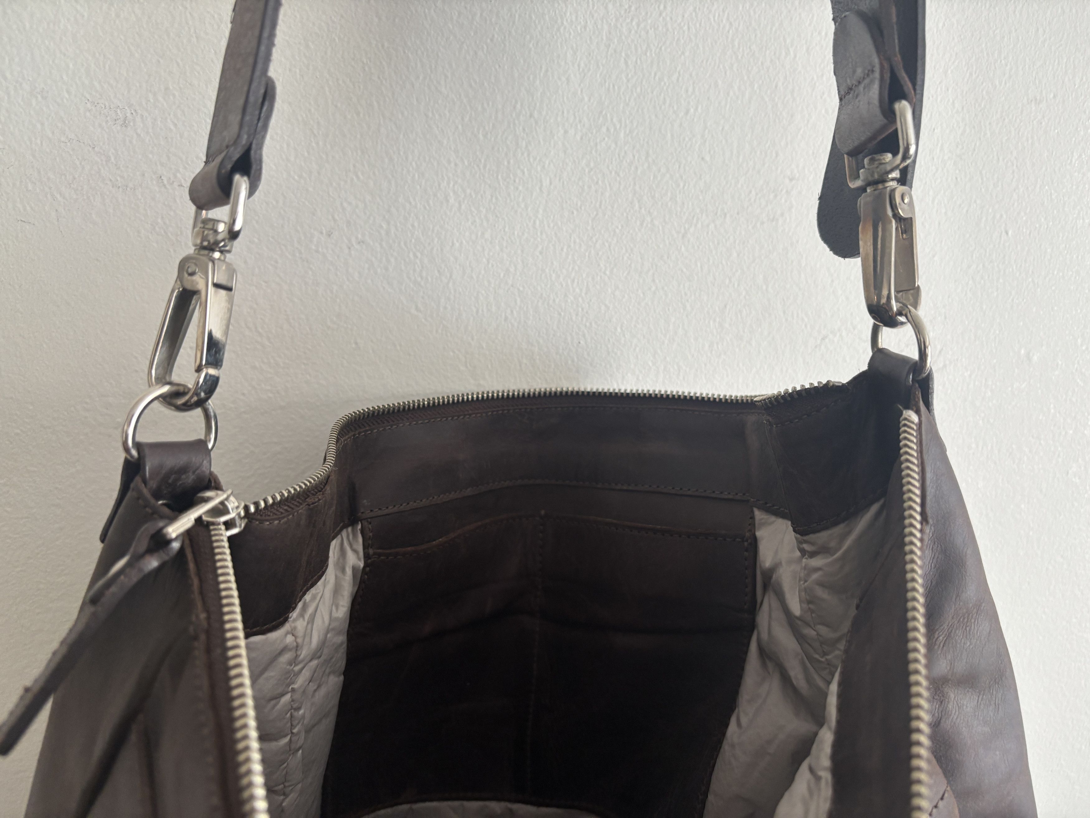 M0851 $275 Brown Leather Crossbody/Shoulder Bag, Messenger / Tote Size ONE SIZE - 6 Thumbnail