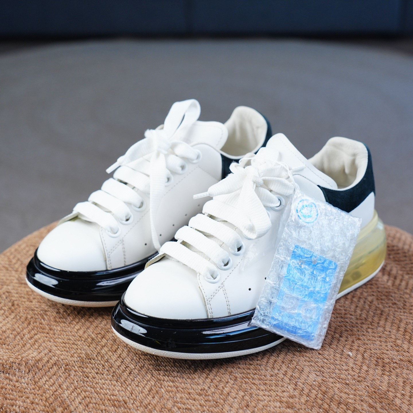 Alexander McQueen Alexander McQueen Black Lowtop Sneakers us_6 Women Size US 6 / IT 36 - 1 Thumbnail