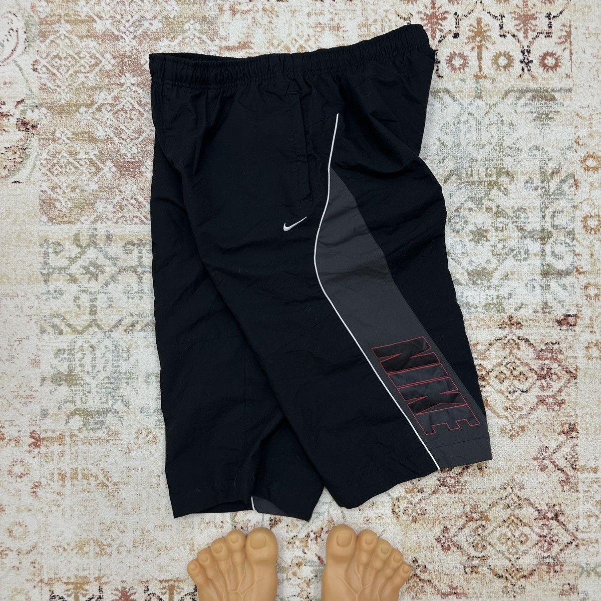Nike × Vintage Vintage Nike Shorts 1/4 Rap 90s Big Logo Y2K Baggy Size US 35 - 1 Thumbnail