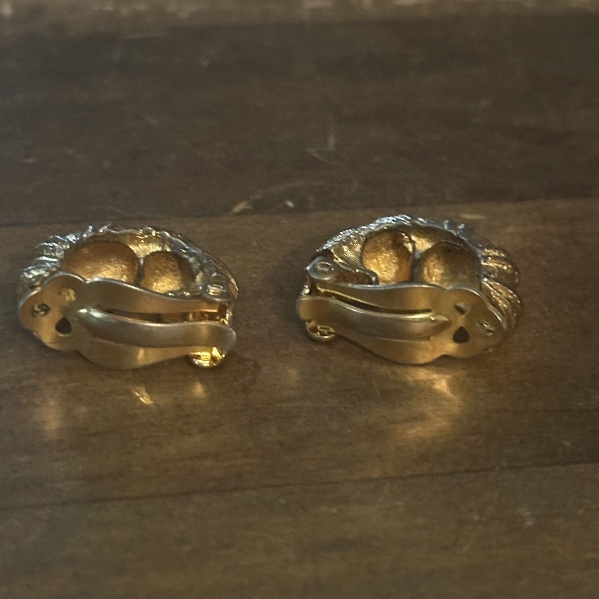Vintage Vintage Joseph Mazur gold scalloped clip on hoop earrings Size ONE SIZE - 5 Thumbnail
