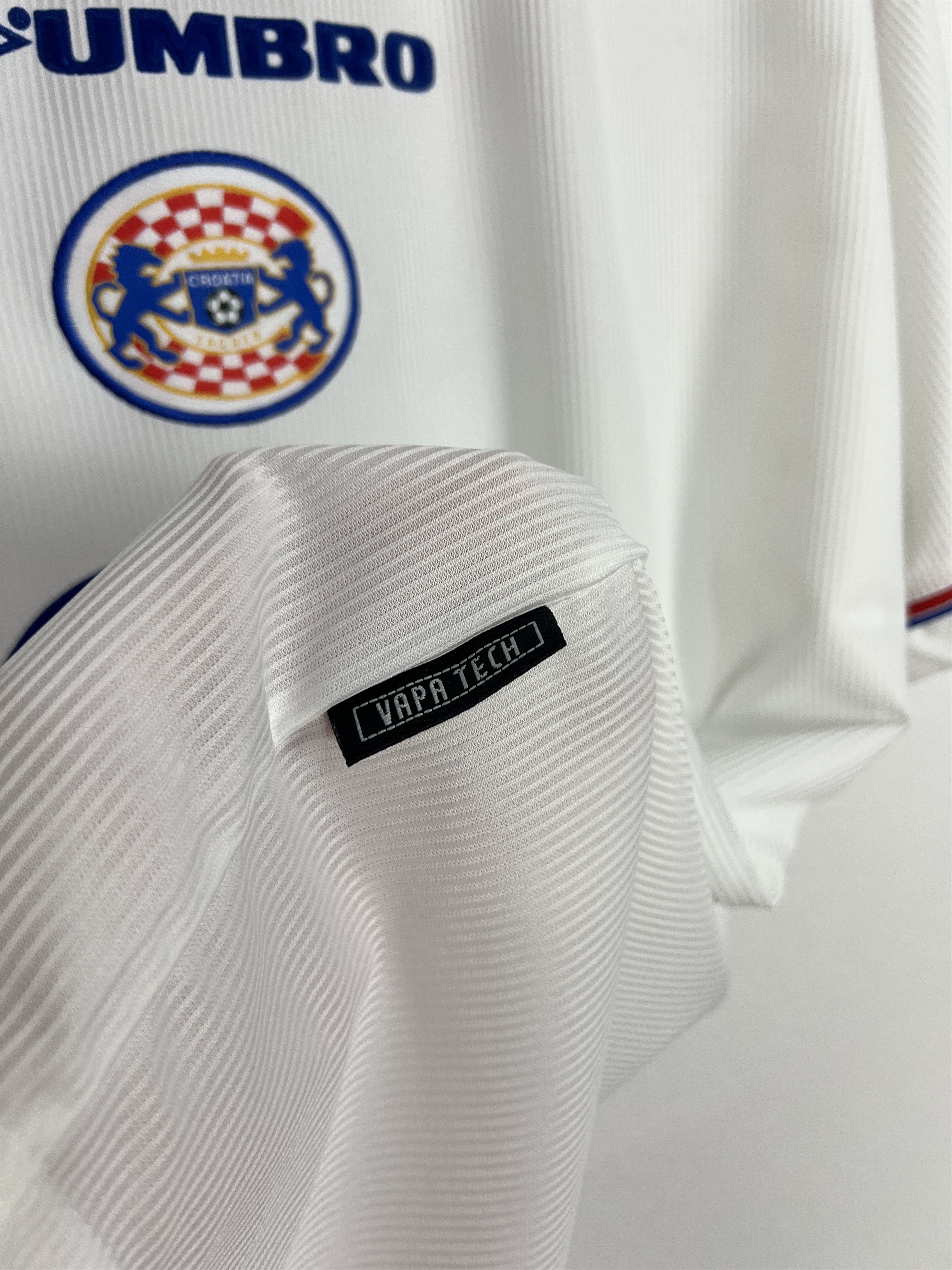 Umbro Dinamo Zagreb Away football shirt 1999 Soccer Jersey Trikot Size US XL / EU 56 / 4 - 4 Thumbnail