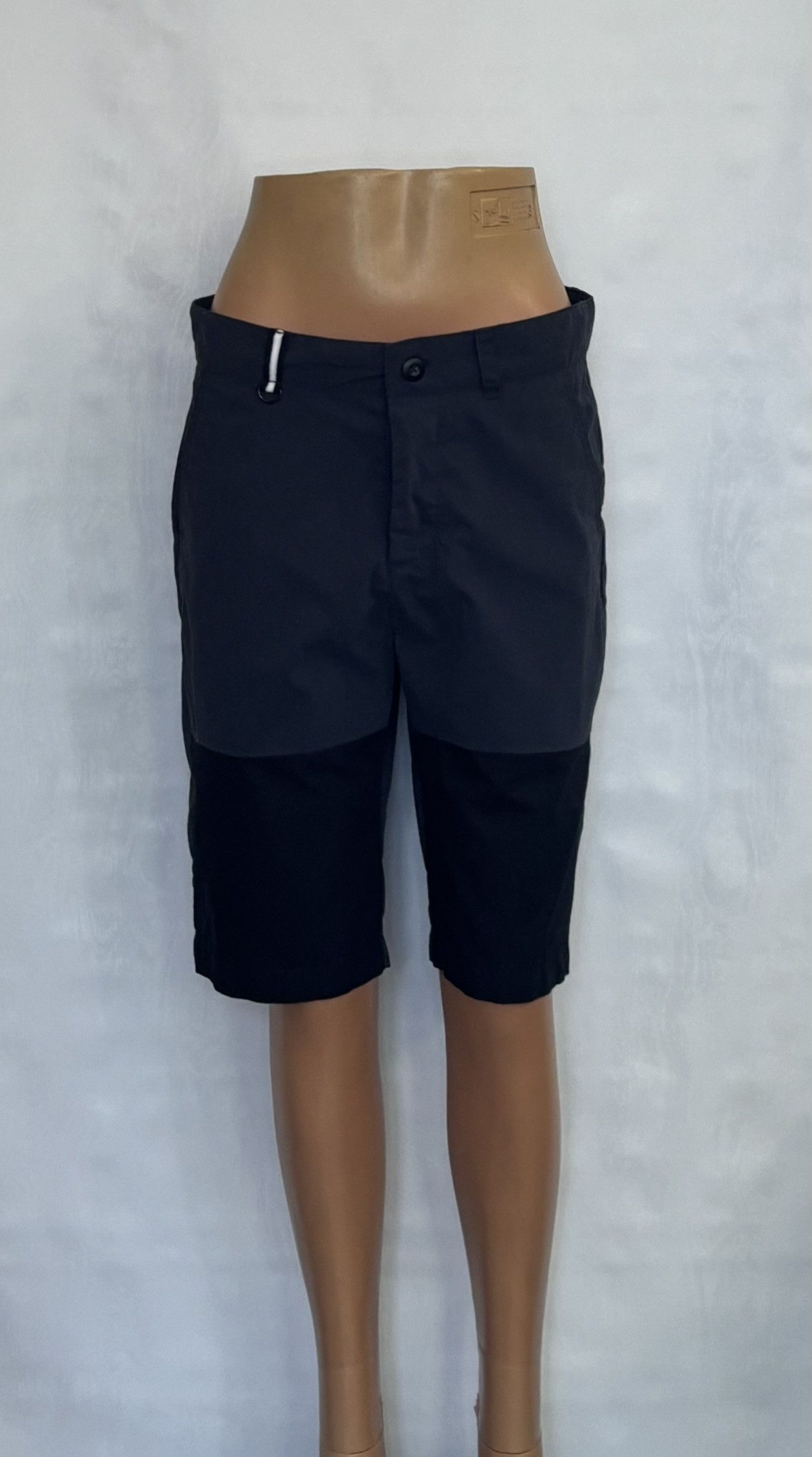 Nike Nike Black shorts Medium Size US 33 - 2 Thumbnail