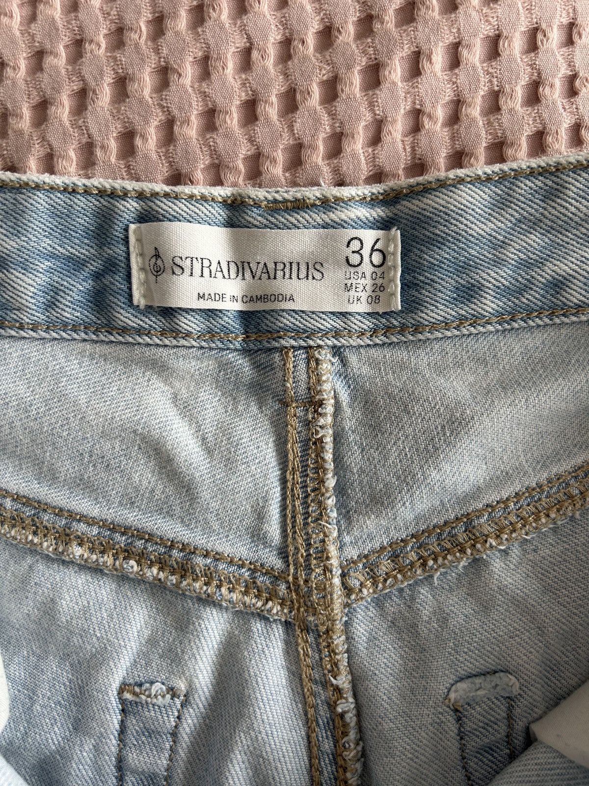 Stradivarius Stradivarius High-Waisted Light Wash Denim Shorts Size Size 26" / US 2 / IT 38 - 3 Thumbnail