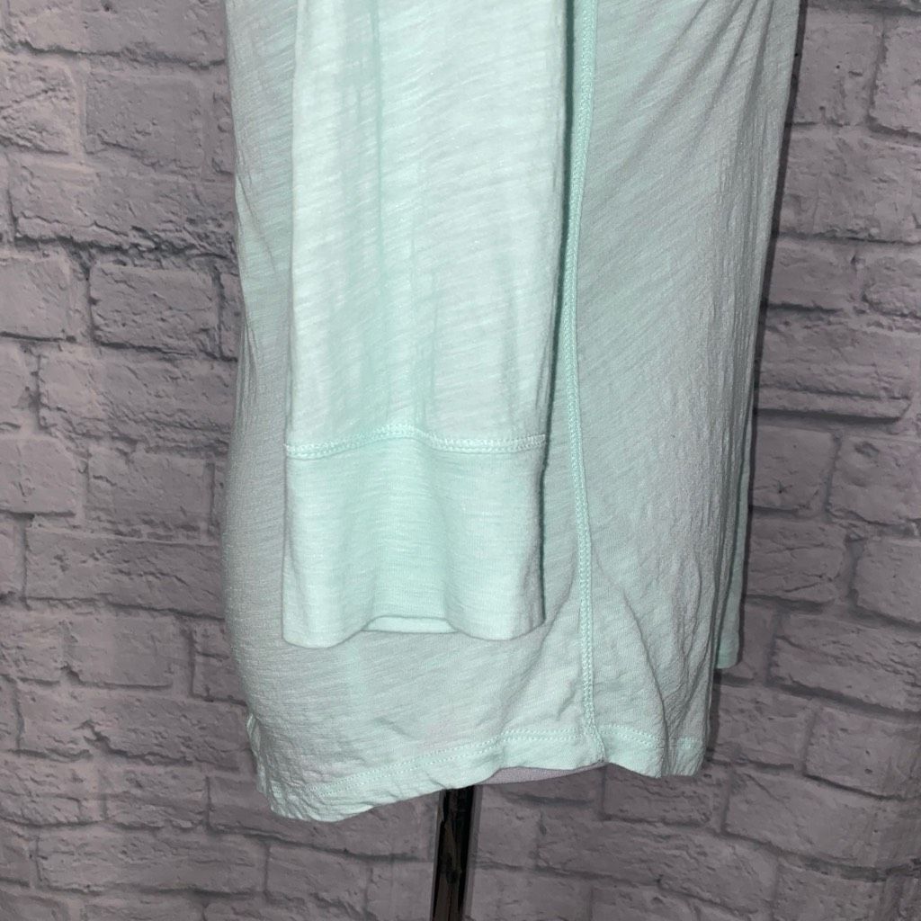 Express Express women M v-cut button down 3/4 sleeve blouse w/collar Size M / US 6-8 / IT 42-44 - 5 Thumbnail