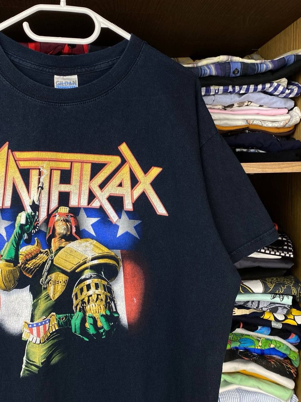 Band Tees × Vintage Vintage Anthrax 1997-2004 "I Am The Law" Dredd Graphic Tee Size US XL / EU 56 / 4 - 4 Thumbnail