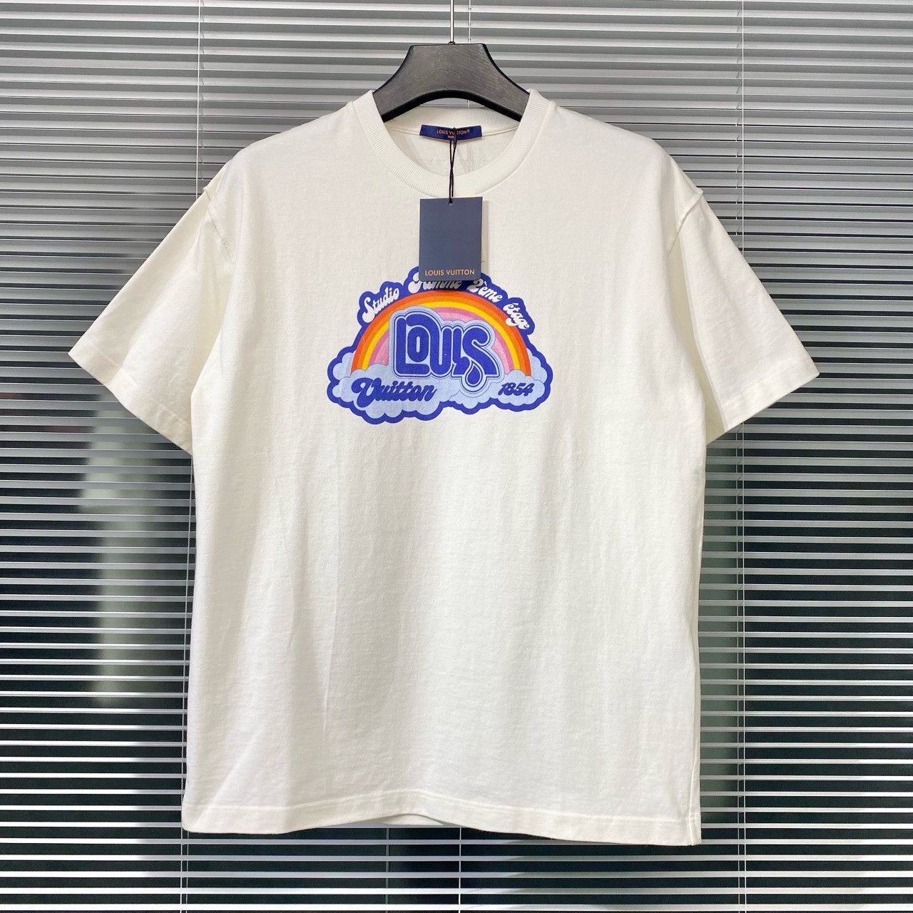 Louis Vuitton Louis Vuitton Cloud Rainbow Logo T-Shirt Size US L / EU 52-54 / 3 - 1 Thumbnail
