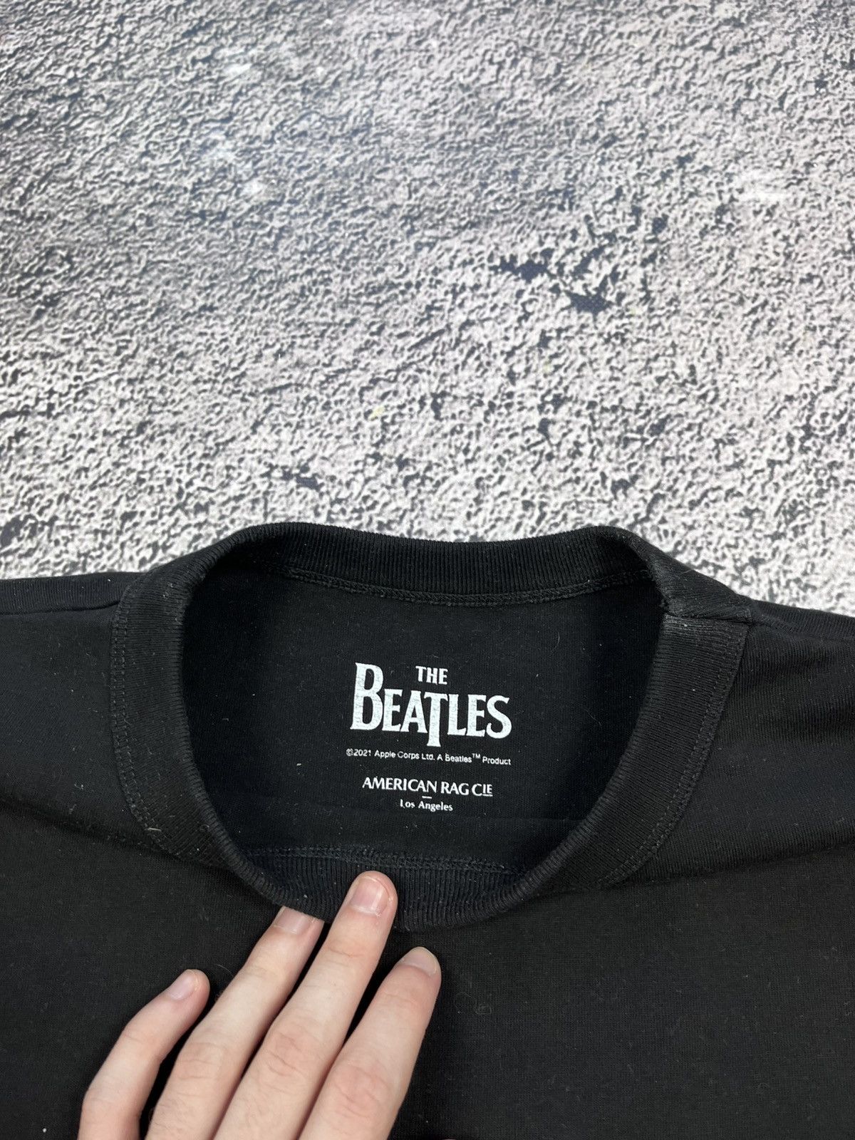 Band Tees Vintage Y2K The Beatles Apple Logo Band Tee size M Size US M / EU 48-50 / 2 - 6 Thumbnail