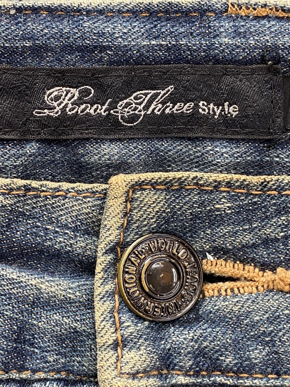 Japanese Brand Japanese Brand Light Wash Ripped Style Straight Leg Jeans Size US 34 / EU 50 - 10 Thumbnail