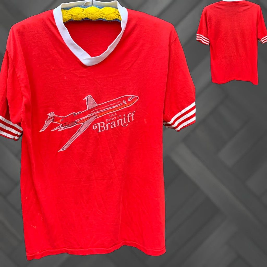 Vintage VINTAGE Braniff International USA Better on Braniff T-Shirt 1970s L Red Men Graphic Tee Shoes? Size US L / EU 52-54 / 3 - 1 Thumbnail